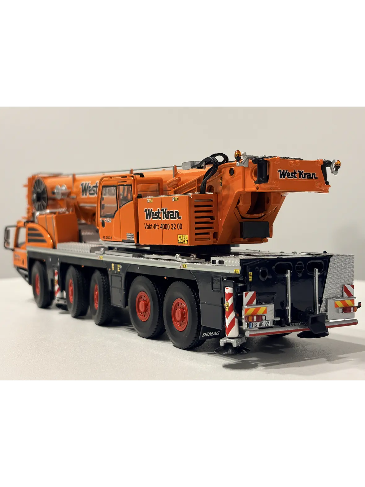 Grúa móvil todo terreno Demag AC 250-5 Westkran | IMC models 32-0148, escala  1:50 | Grúa todo terreno de 250 toneladas de colección.  7