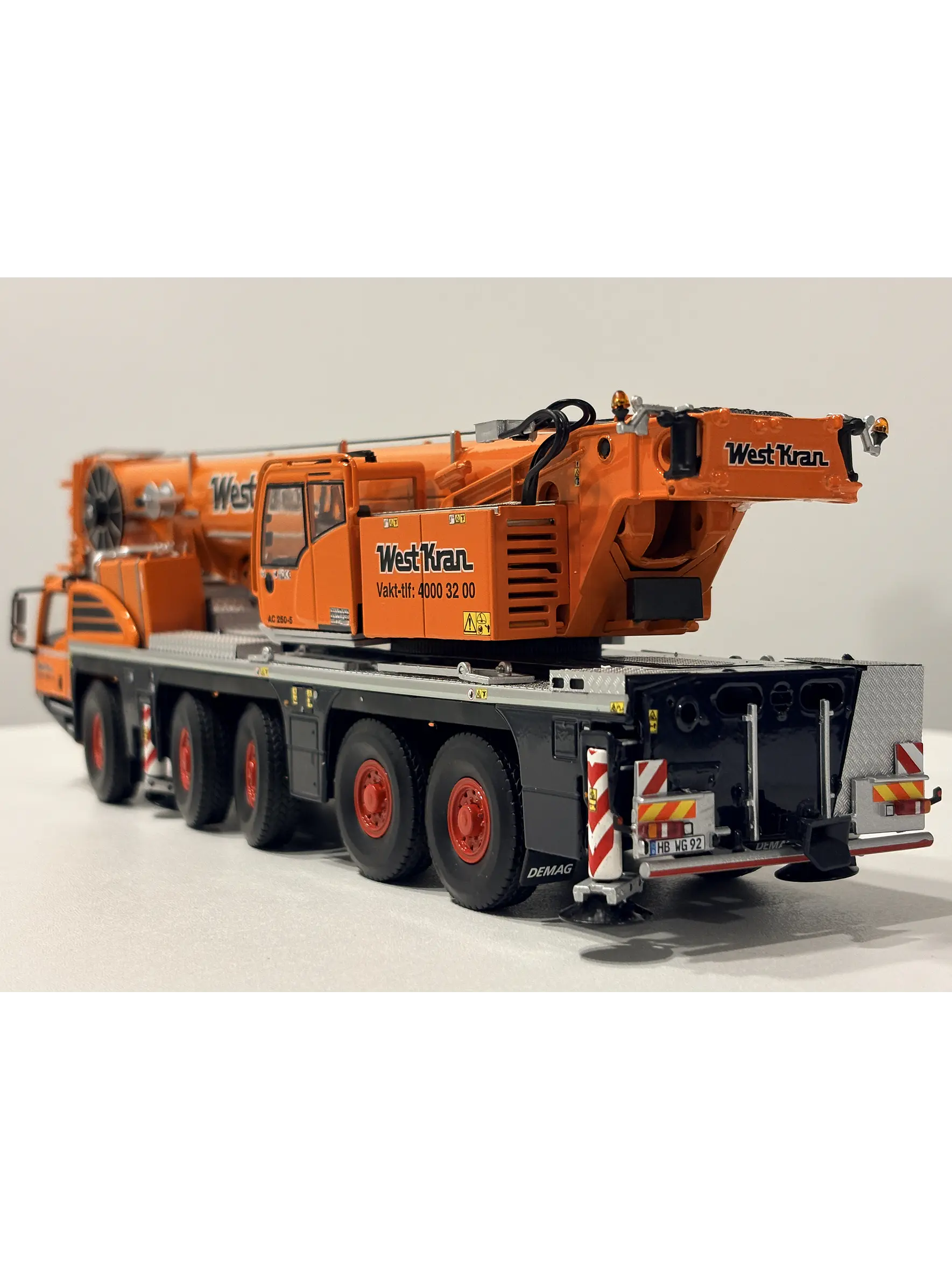 Grúa móvil todo terreno Demag AC 250-5 Westkran | IMC models 32-0148, escala  1:50 | Grúa todo terreno de 250 toneladas de colección.  7