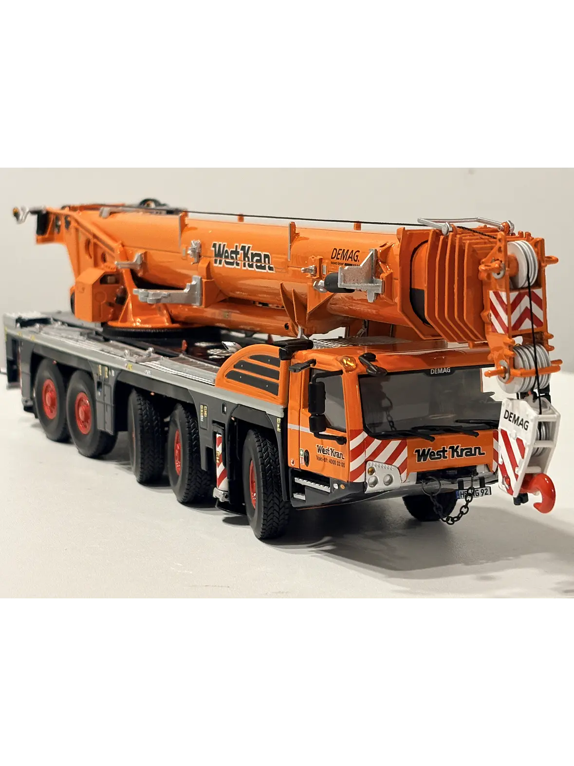 Grúa móvil todo terreno Demag AC 250-5 Westkran | IMC models 32-0148, escala  1:50 | Grúa todo terreno de 250 toneladas de colección.  4