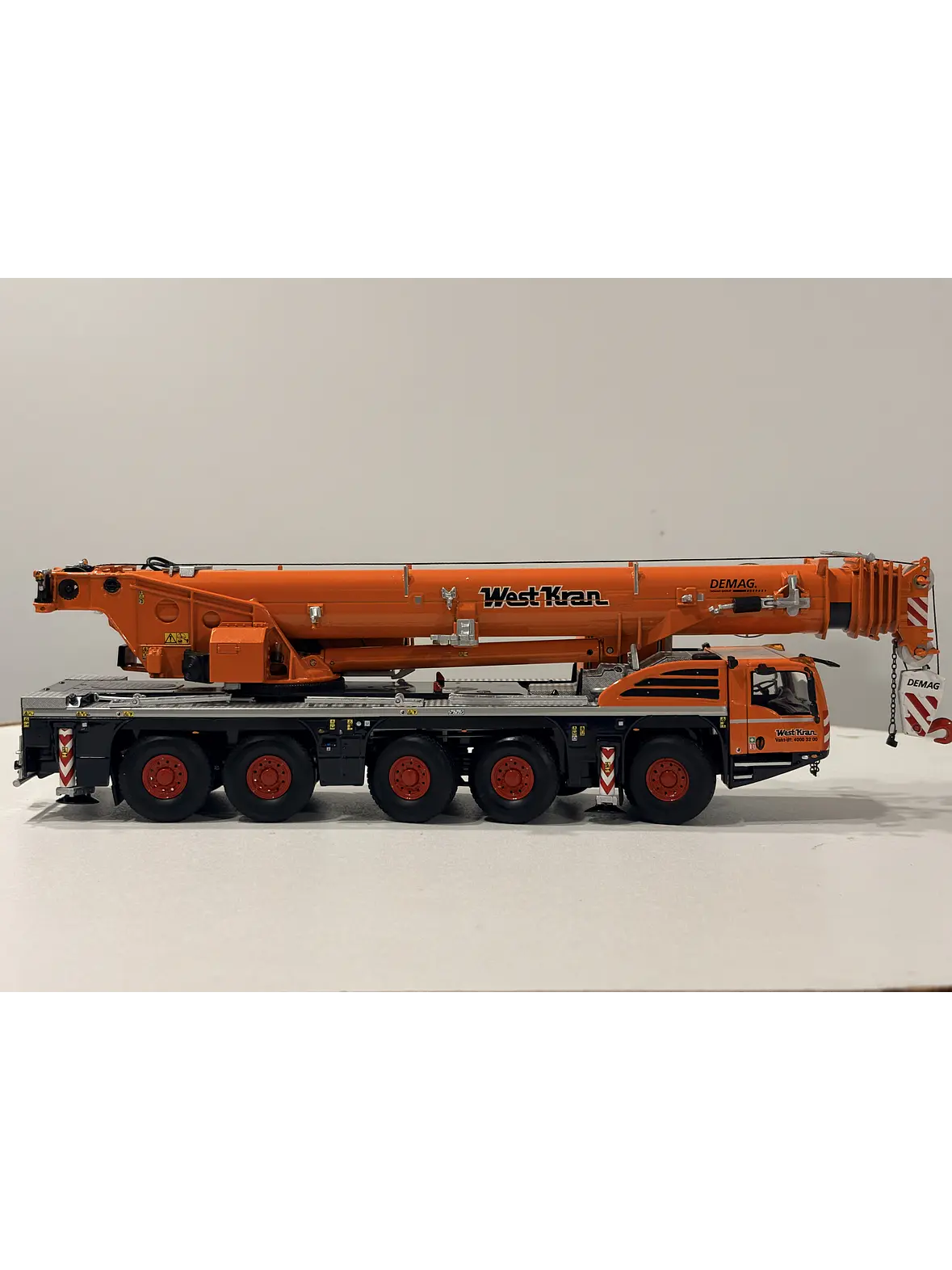 Grúa móvil todo terreno Demag AC 250-5 Westkran | IMC models 32-0148, escala  1:50 | Grúa todo terreno de 250 toneladas de colección.  5