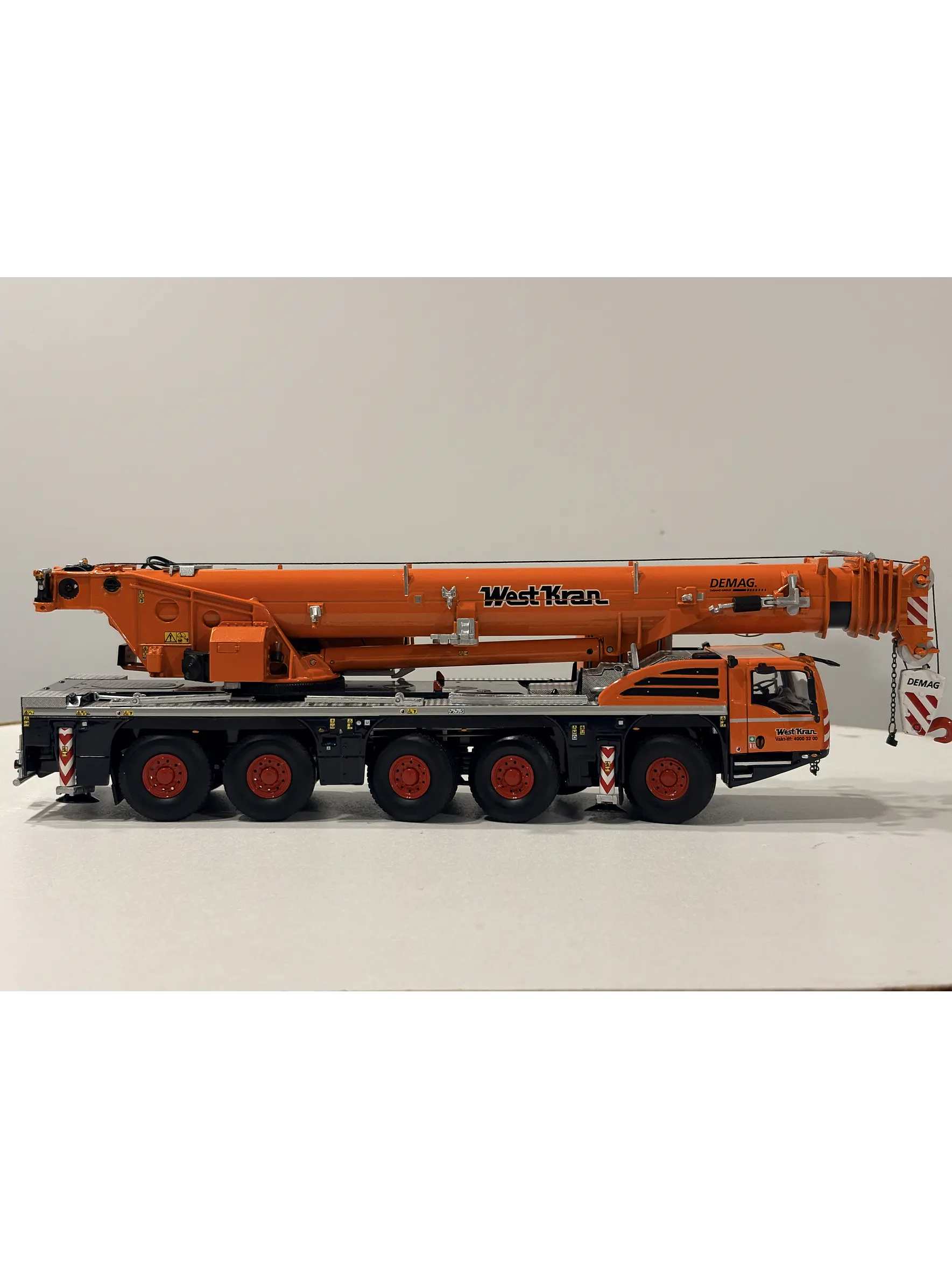 Grúa móvil todo terreno Demag AC 250-5 Westkran | IMC models 32-0148, escala  1:50 | Grúa todo terreno de 250 toneladas de colección.  5