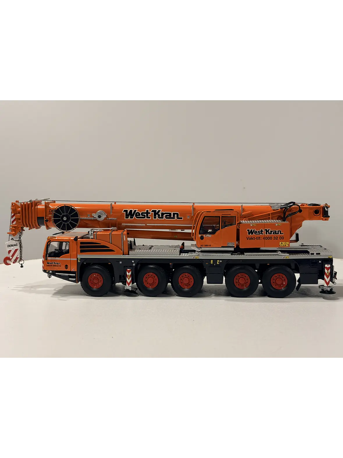 Grúa móvil todo terreno Demag AC 250-5 Westkran | IMC models 32-0148, escala  1:50 | Grúa todo terreno de 250 toneladas de colección.  8