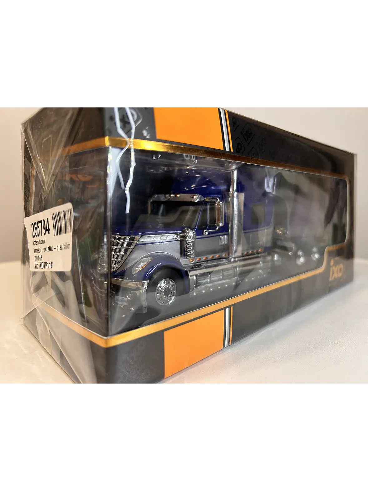 International LoneStar 2010  – IXO Models 1:43 – Diseño Americano Premium 10