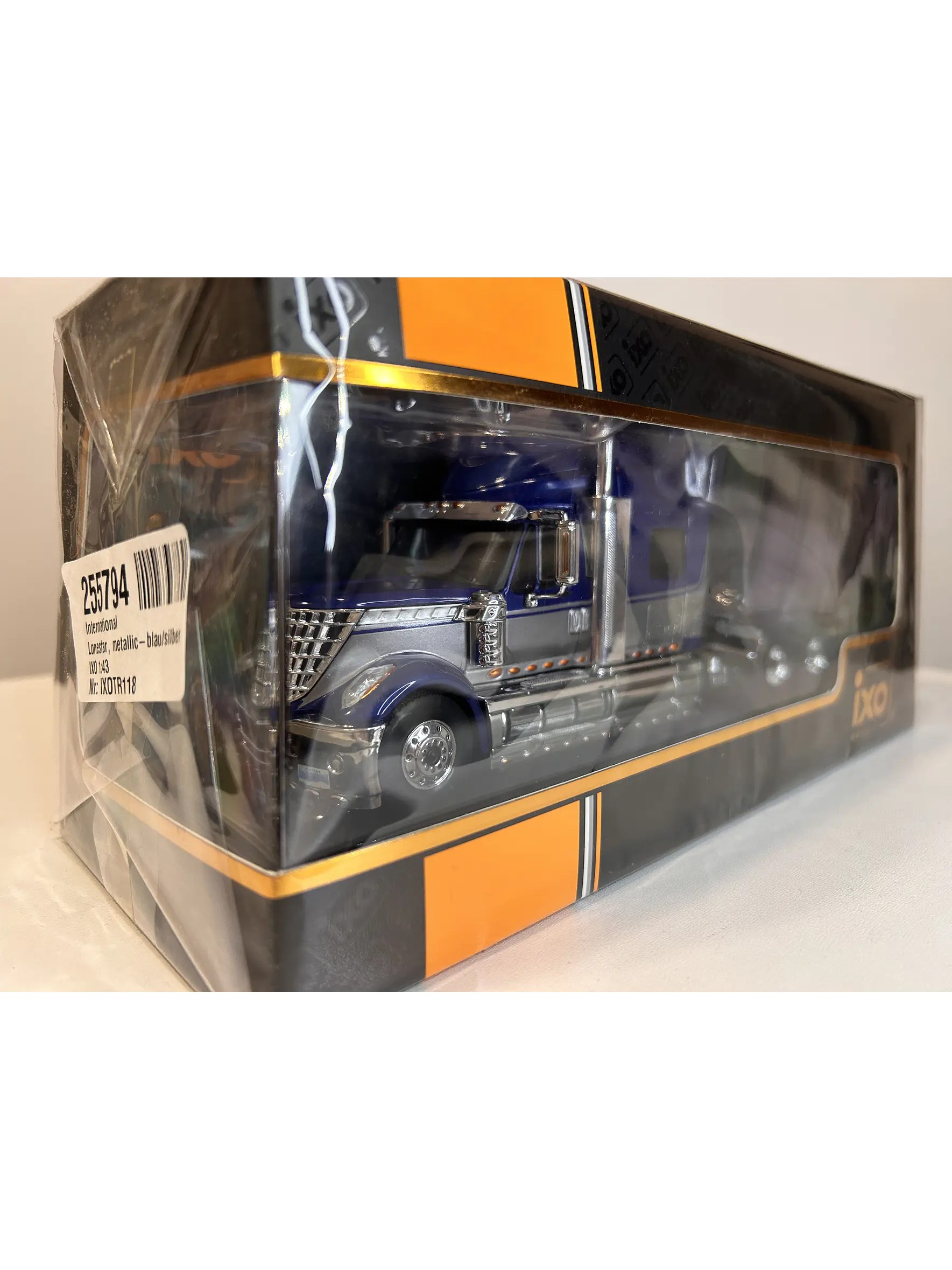 International LoneStar 2010  – IXO Models 1:43 – Diseño Americano Premium 10