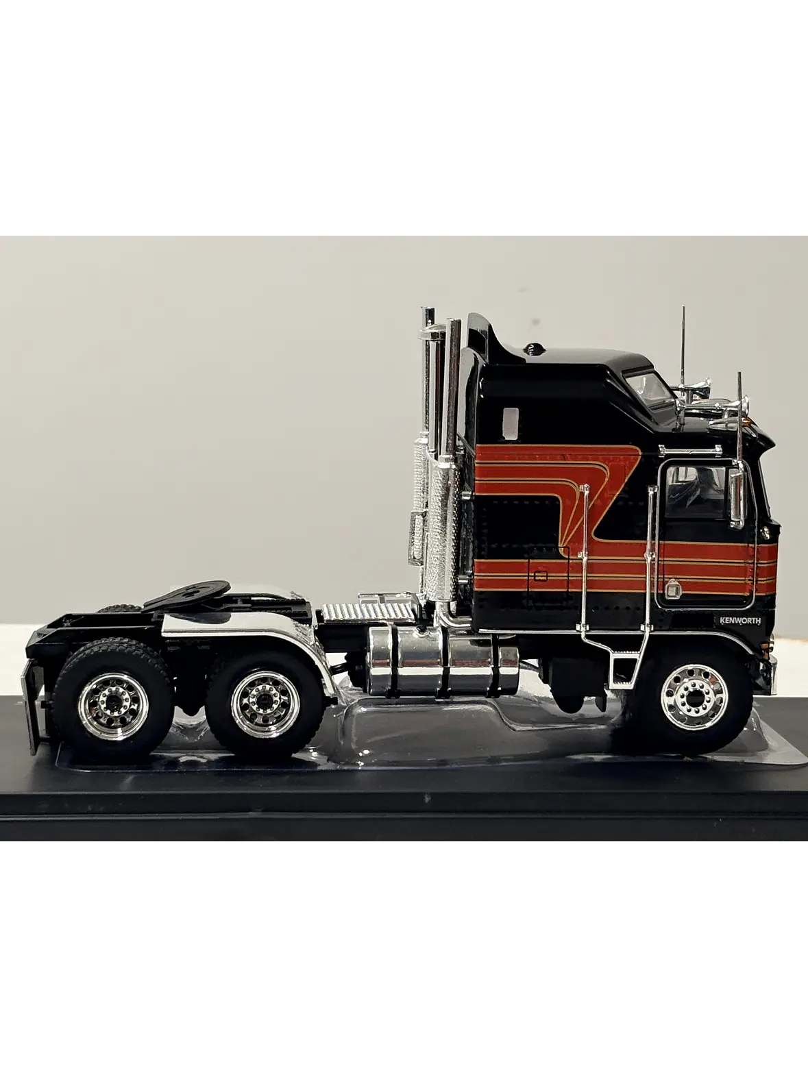 Kenworth K100 Aerodyne 1976 IXO Models 1:43 | Camión Cabover Americano de Colección en Chile 7