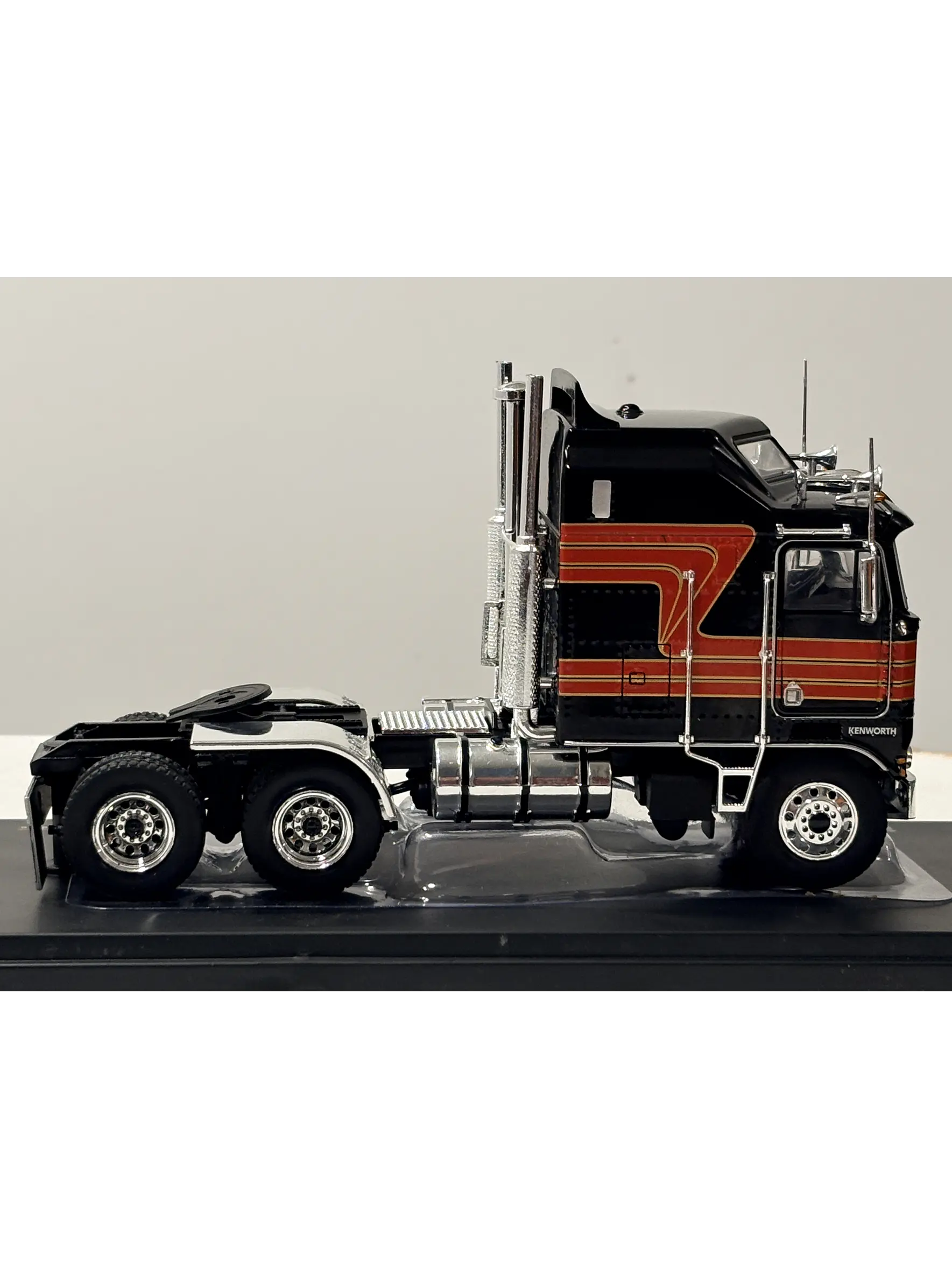 Kenworth K100 Aerodyne 1976 IXO Models 1:43 | Camión Cabover Americano de Colección en Chile 7