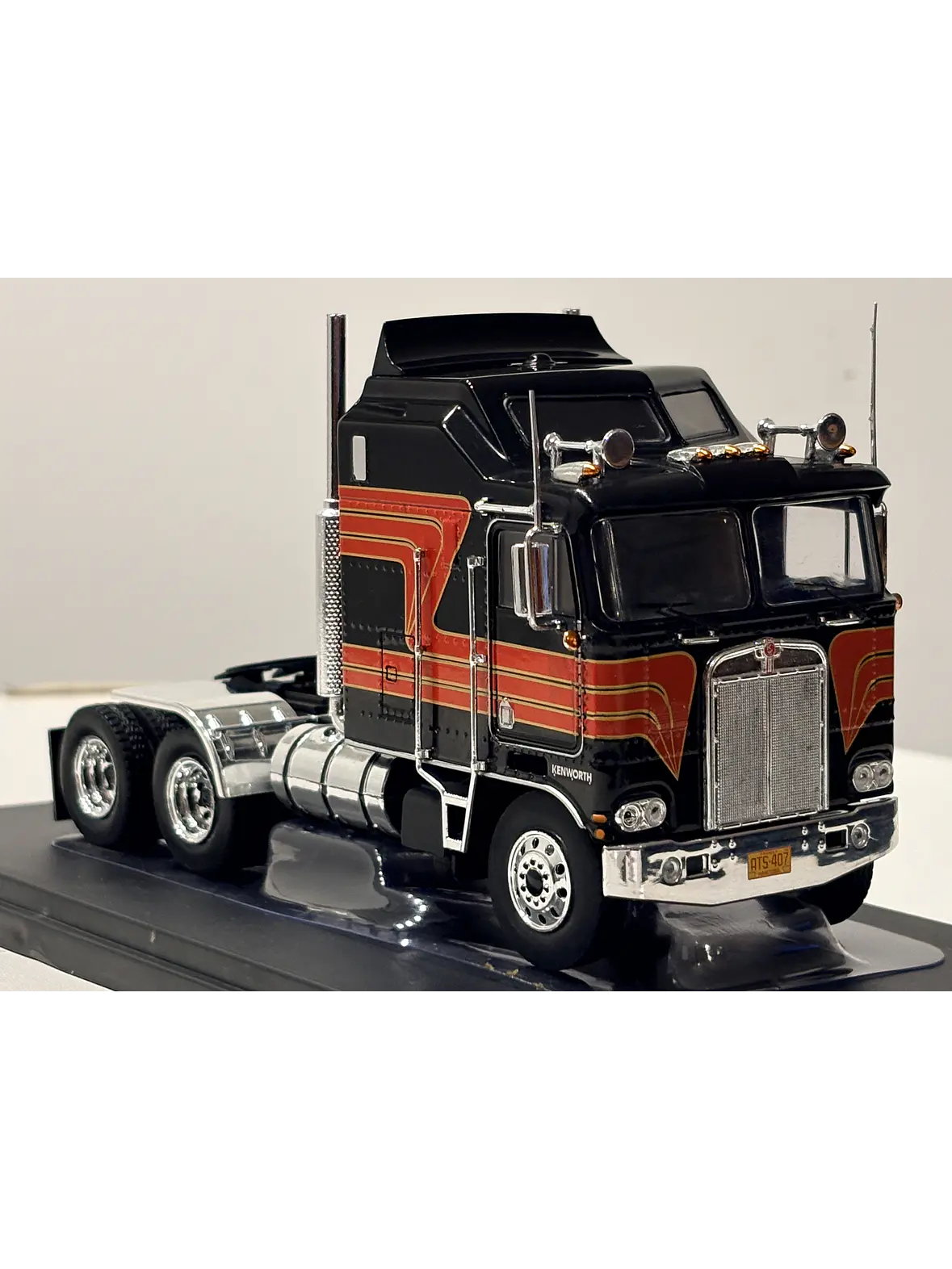 Kenworth K100 Aerodyne 1976 IXO Models 1:43 | Camión Cabover Americano de Colección en Chile 8