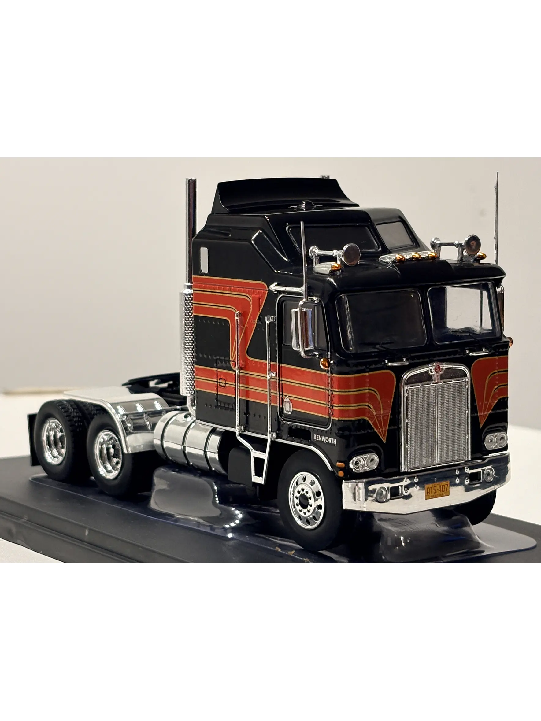 Kenworth K100 Aerodyne 1976 IXO Models 1:43 | Camión Cabover Americano de Colección en Chile 8