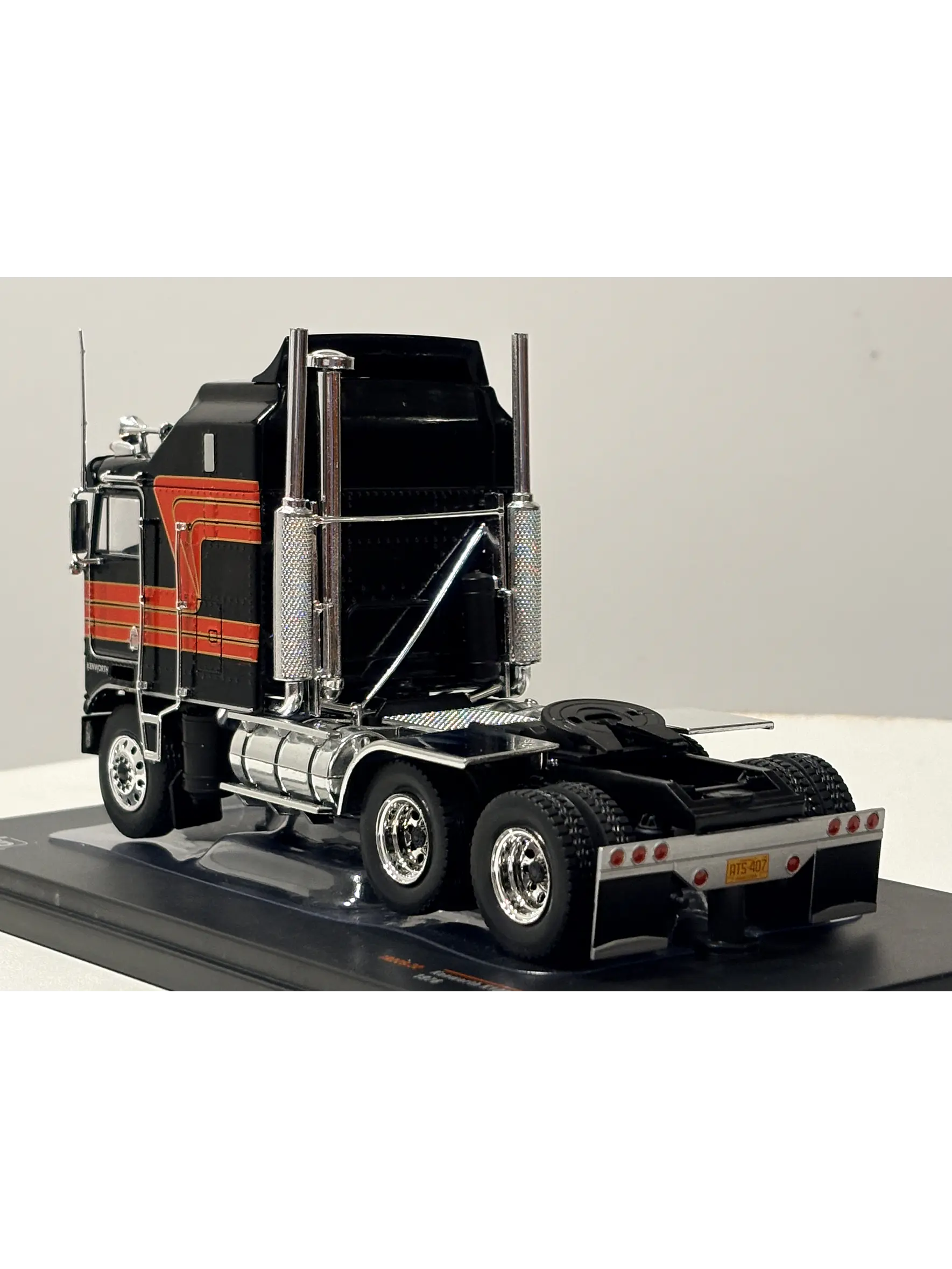 Kenworth K100 Aerodyne 1976 IXO Models 1:43 | Camión Cabover Americano de Colección en Chile 5