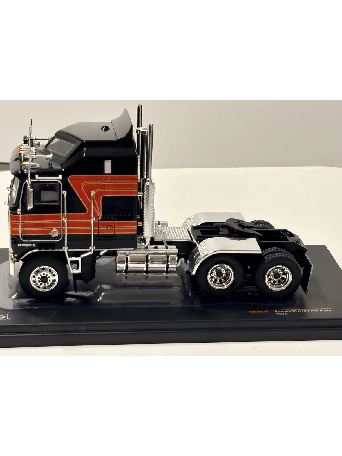 Kenworth K100 Aerodyne 1976 IXO Models 1:43 | Camión Cabover Americano de Colección en Chile 4