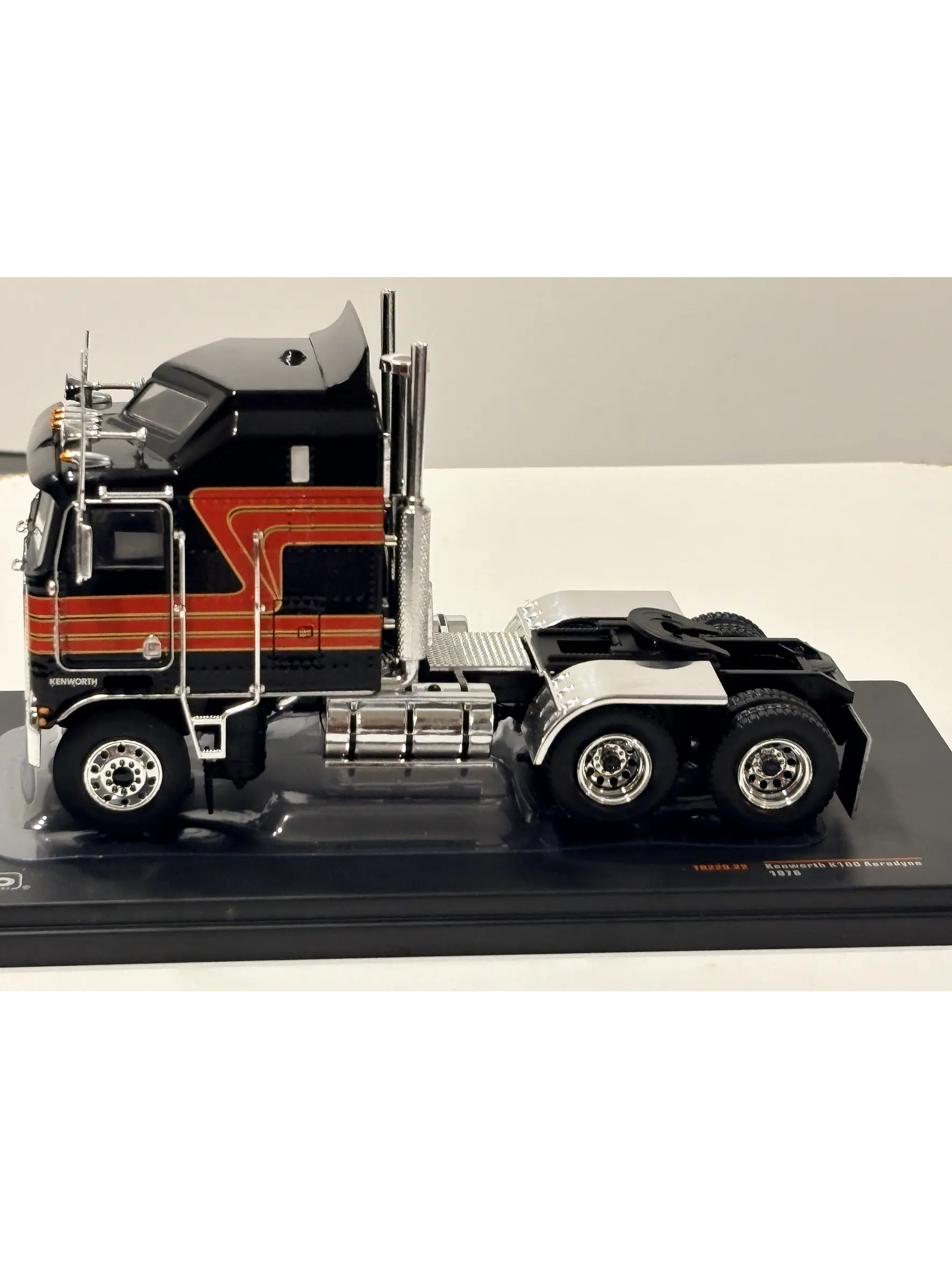 Kenworth K100 Aerodyne 1976 IXO Models 1:43 | Camión Cabover Americano de Colección en Chile 4