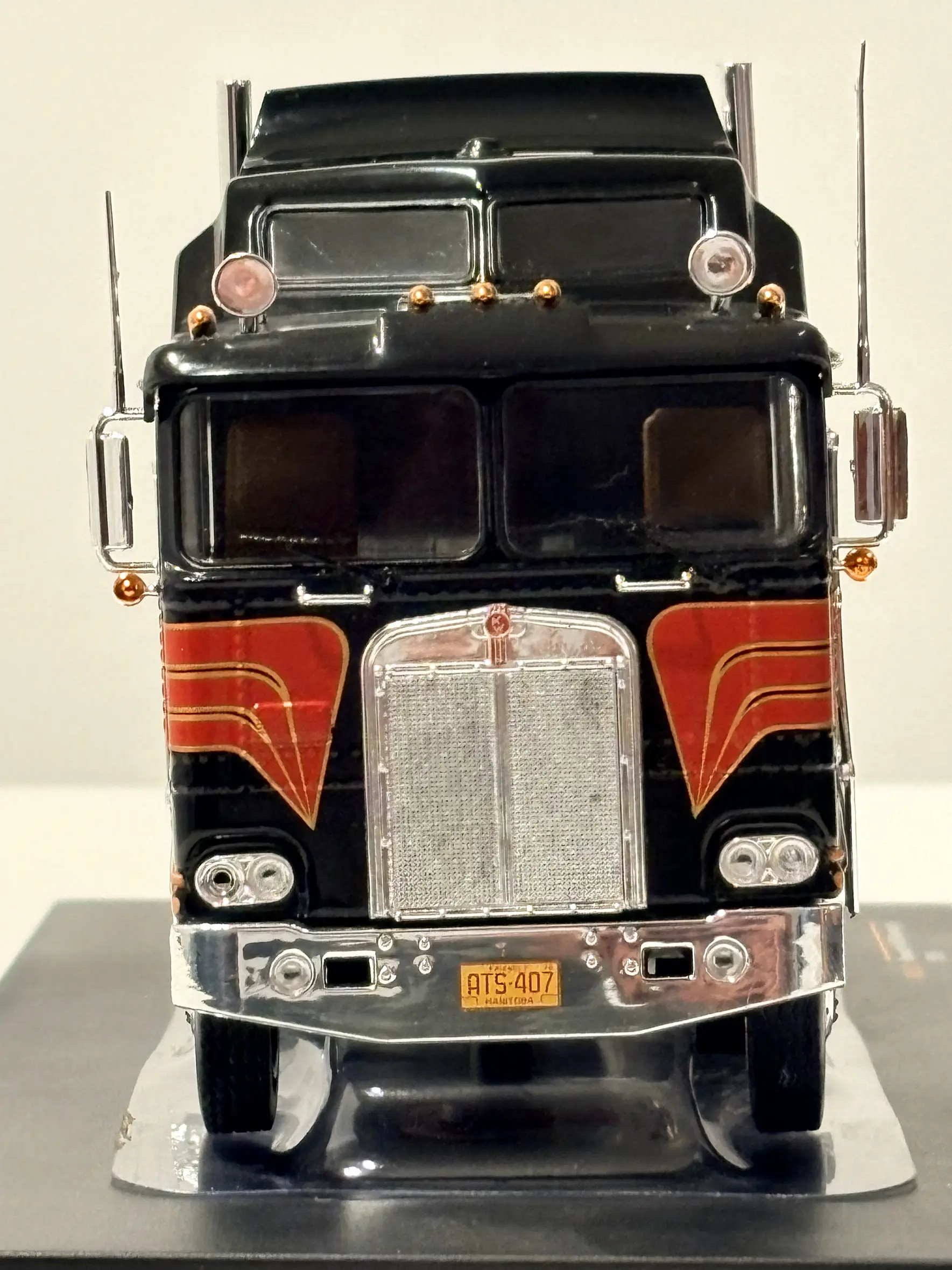 Kenworth K100 Aerodyne 1976 IXO Models 1:43 | Camión Cabover Americano de Colección en Chile 2