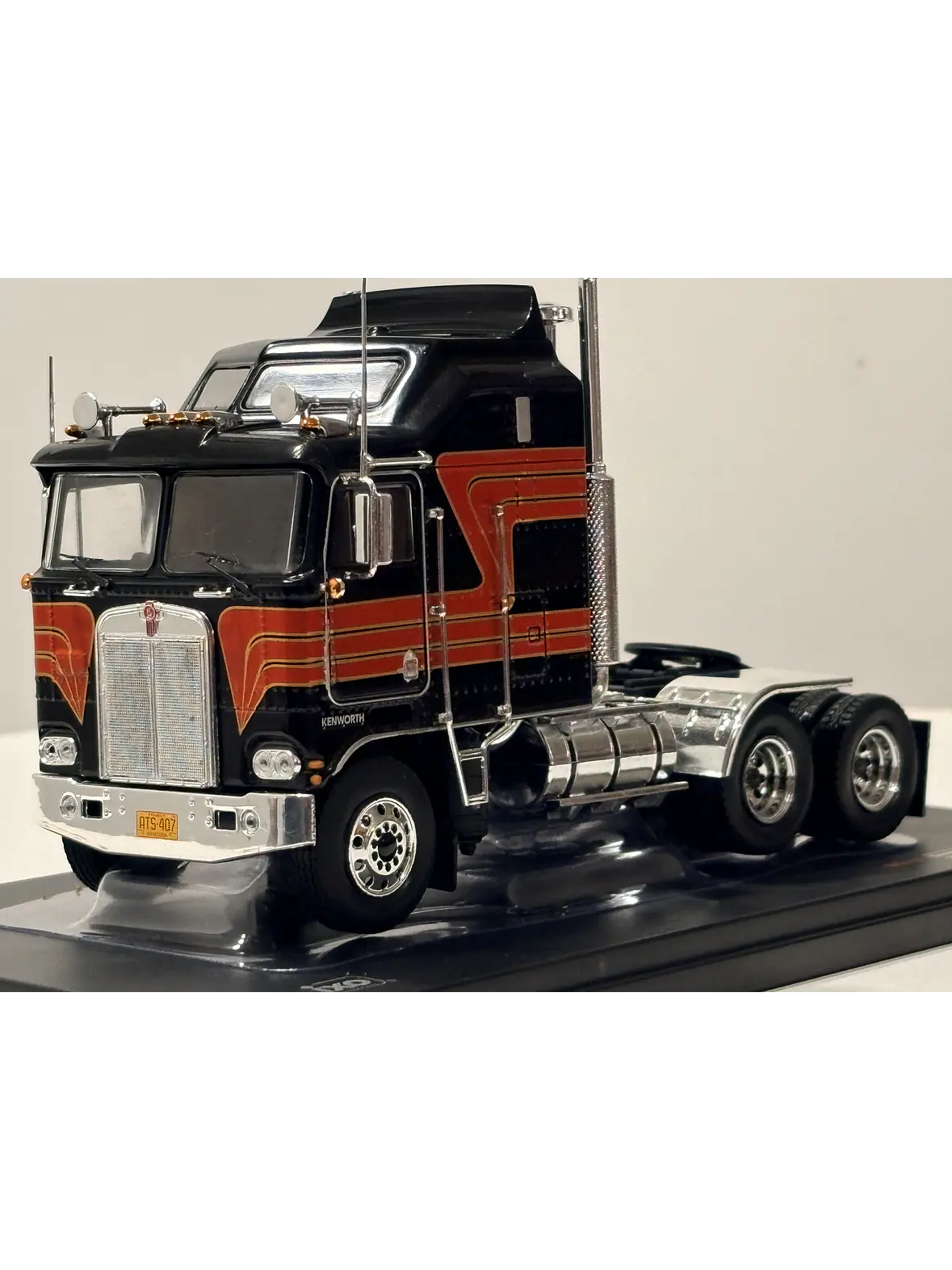 Kenworth K100 Aerodyne 1976 IXO Models 1:43 | Camión Cabover Americano de Colección en Chile 3