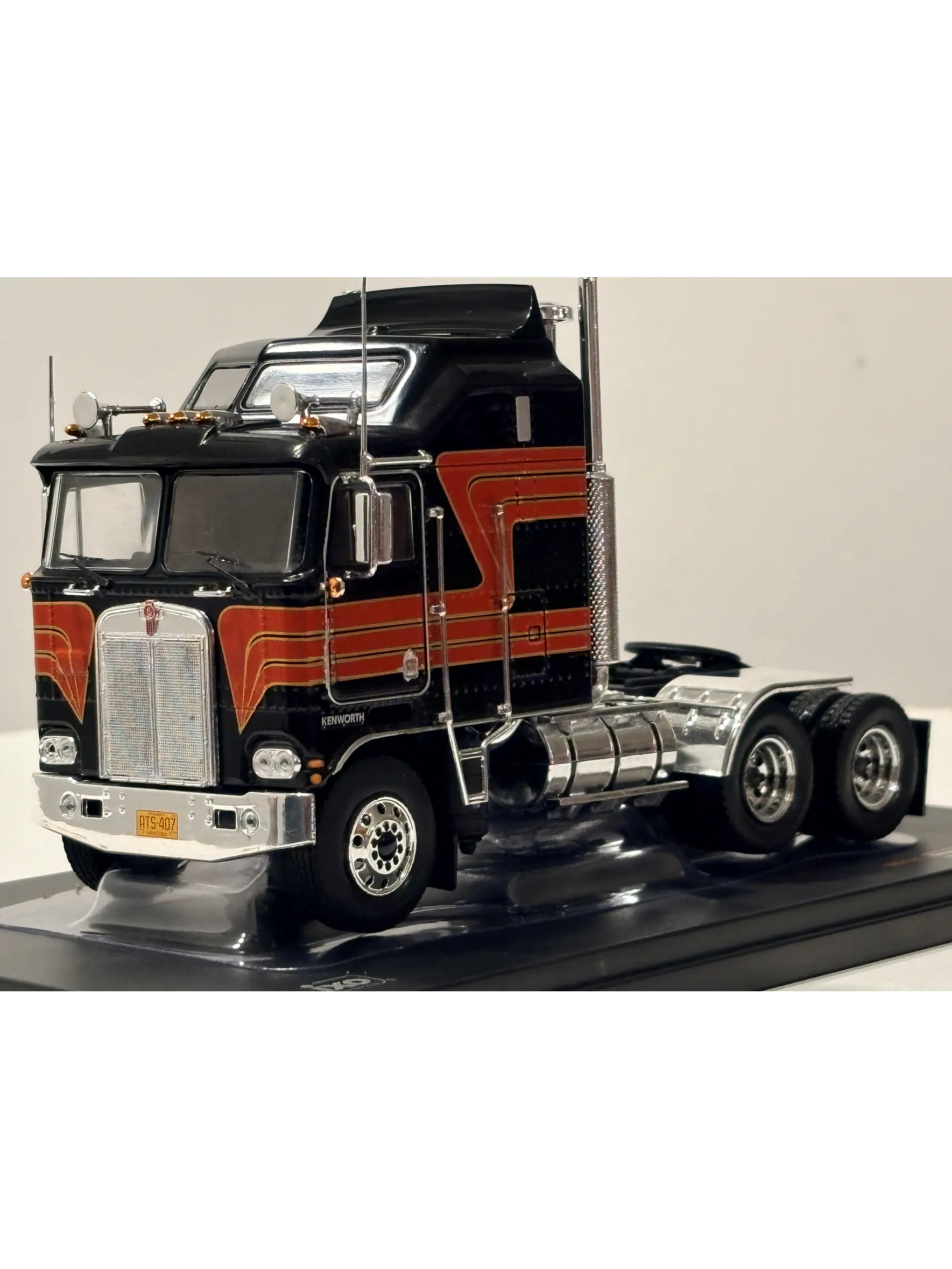 Kenworth K100 Aerodyne 1976 IXO Models 1:43 | Camión Cabover Americano de Colección en Chile 3