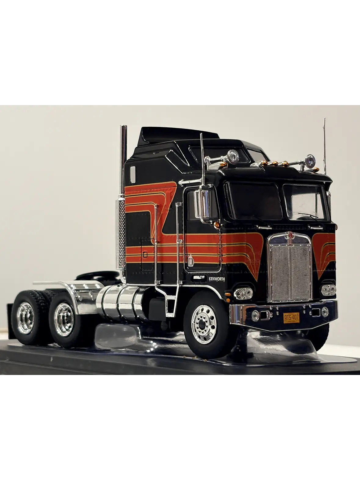 Kenworth K100 Aerodyne 1976 IXO Models 1:43 | Camión Cabover Americano de Colección en Chile 1