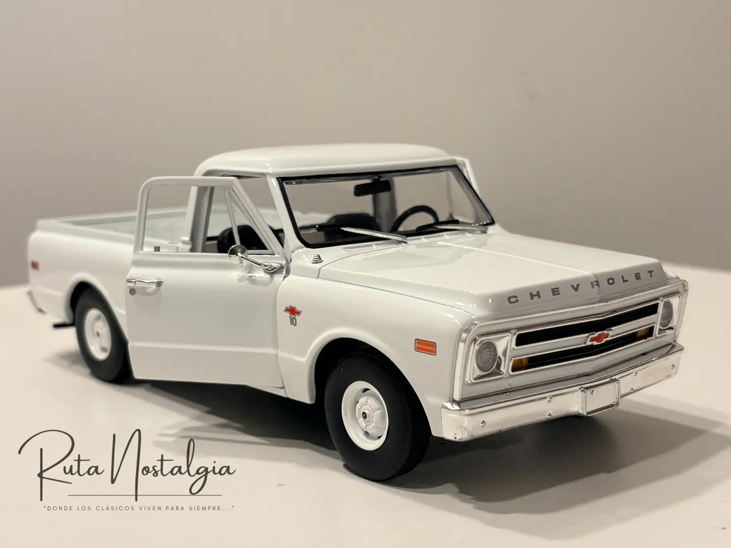 Camioneta Chevrolet C-10  Pickup (1968)  “Starsky and Hutch” | Greenlight, 1:24 1