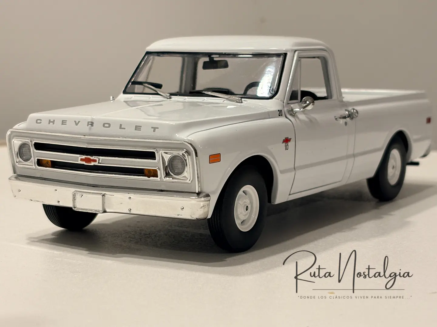 Camioneta Chevrolet C-10  Pickup (1968)  “Starsky and Hutch” | Greenlight, 1:24 4