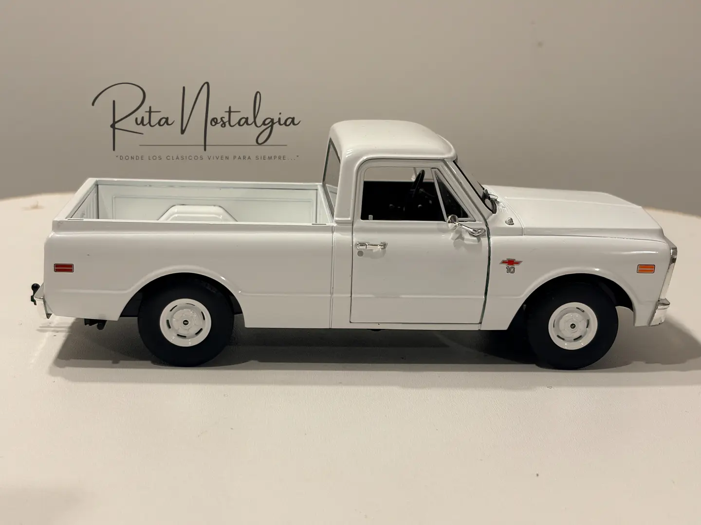 Camioneta Chevrolet C-10  Pickup (1968)  “Starsky and Hutch” | Greenlight, 1:24 8