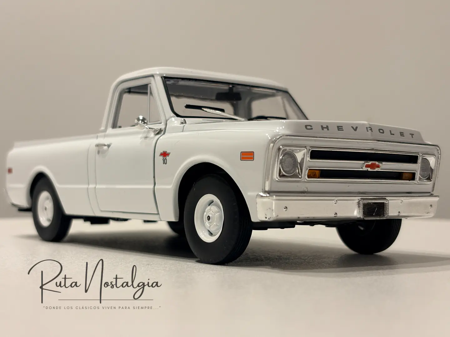 Camioneta Chevrolet C-10  Pickup (1968)  “Starsky and Hutch” | Greenlight, 1:24 9