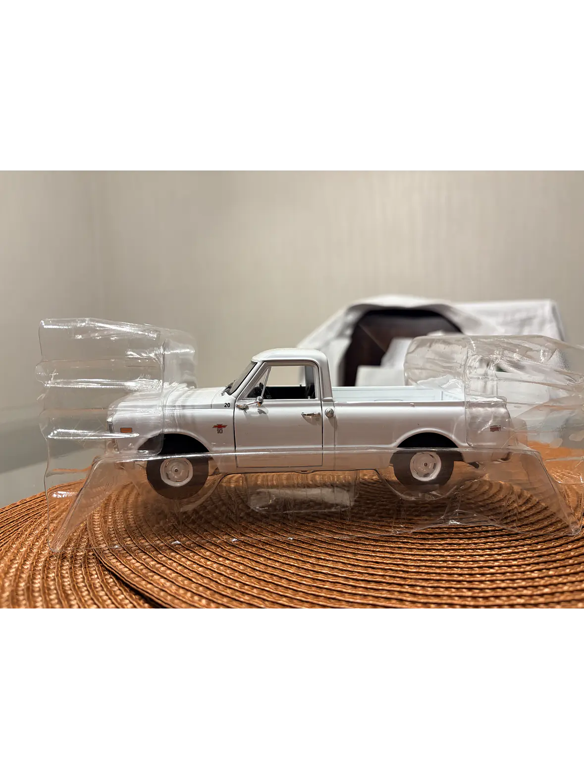 Camioneta Chevrolet C-10  Pickup (1968)  “Starsky and Hutch” (1975-1979) TV Series | Greenlight, 1:24 3