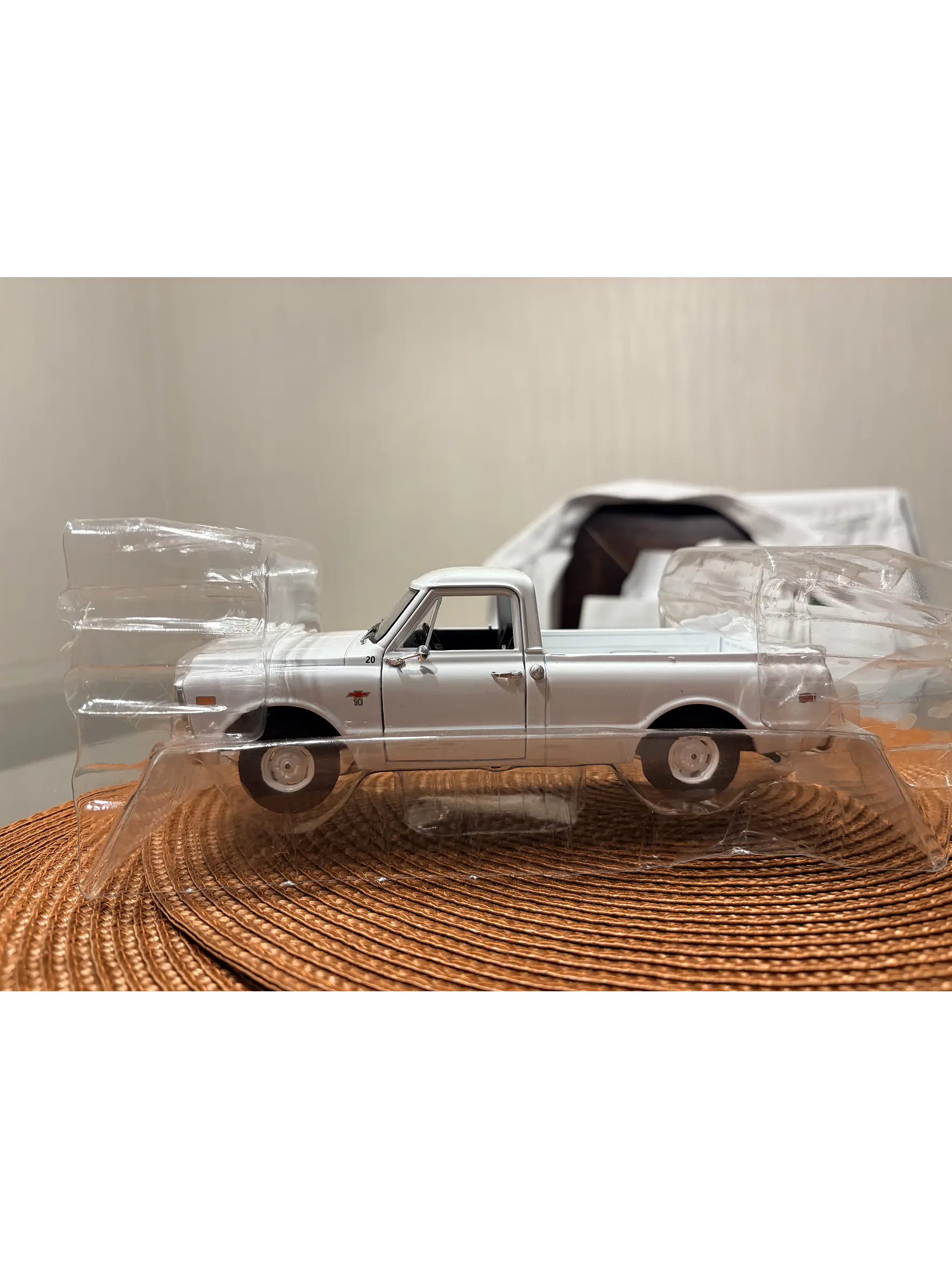 Camioneta Chevrolet C-10  Pickup (1968)  “Starsky and Hutch” (1975-1979) TV Series | Greenlight, 1:24 3