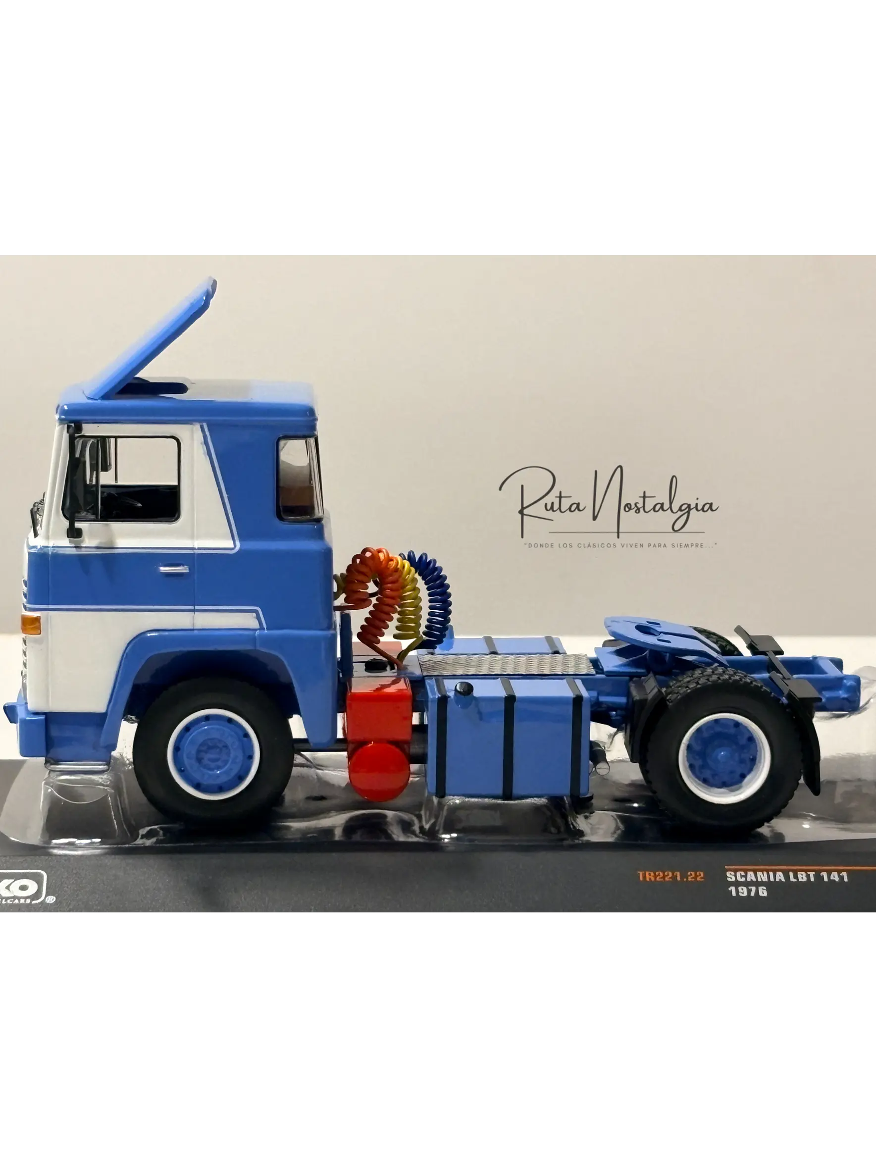 Camión Scania LBT 141 1976 Azul Blanco IXO Models 1:43 4