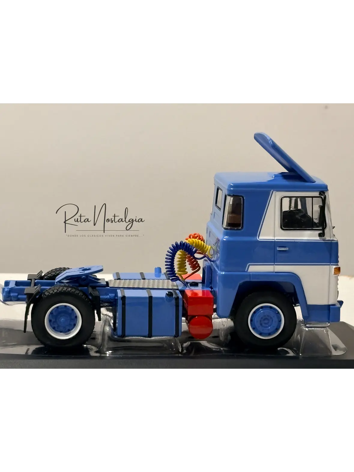 Camión Scania LBT 141 1976 Azul Blanco IXO Models 1:43 7