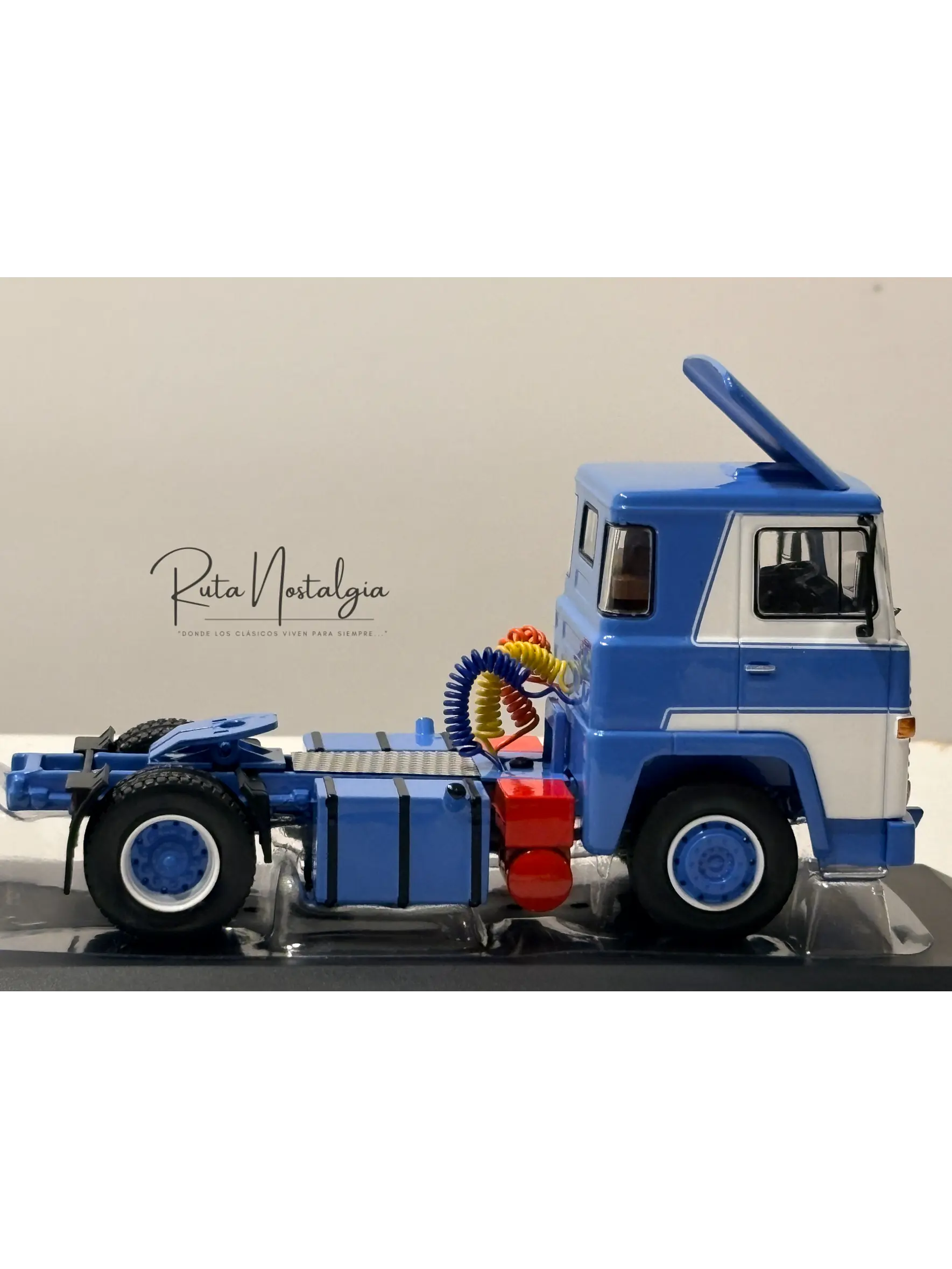 Camión Scania LBT 141 1976 Azul Blanco IXO Models 1:43 7