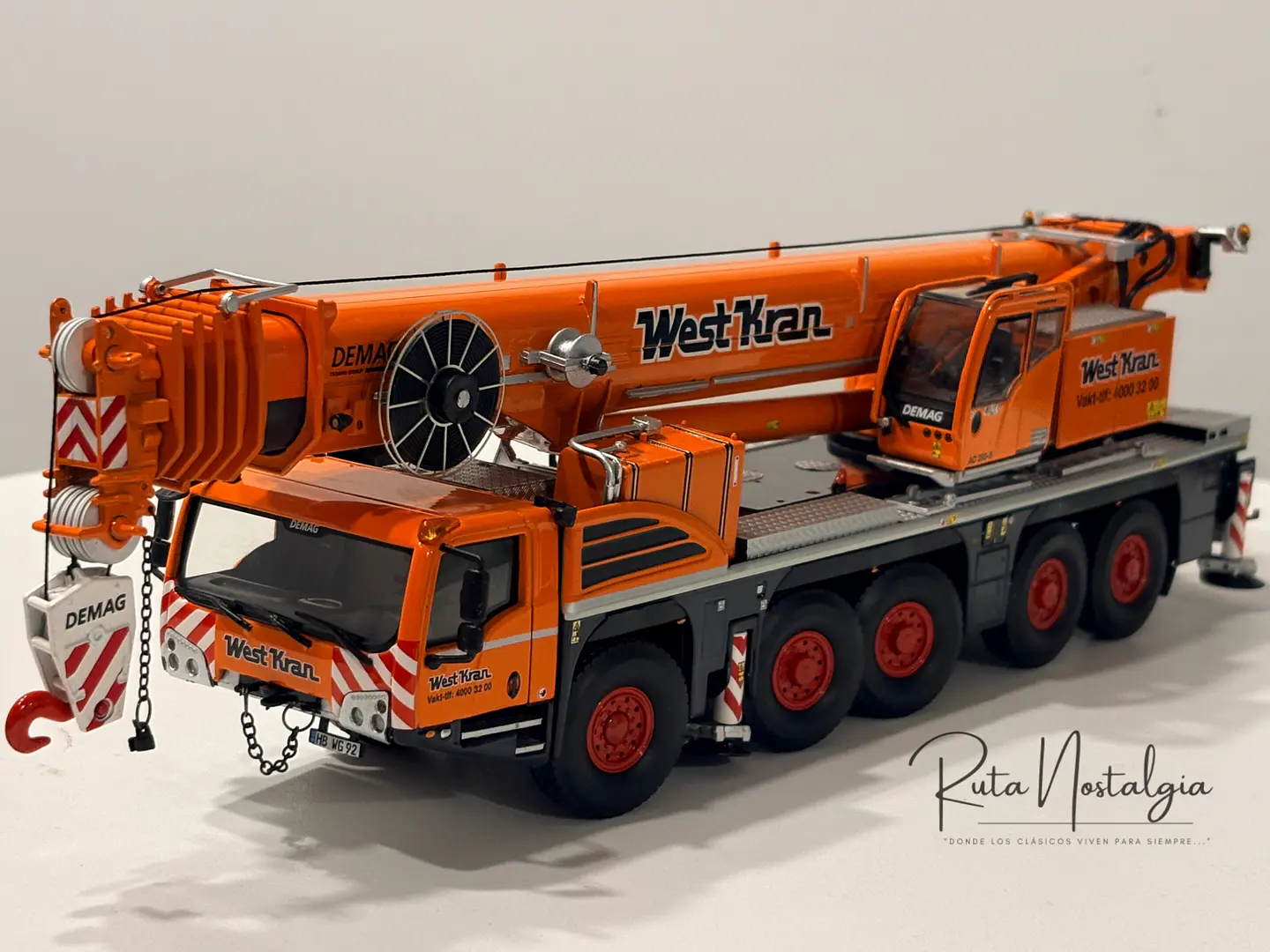 Grúa móvil todo terreno Demag AC 250-5 Westkran | IMC models 32-0148, escala  1:50 | Grúa todo terreno de 250 toneladas de colección.  9