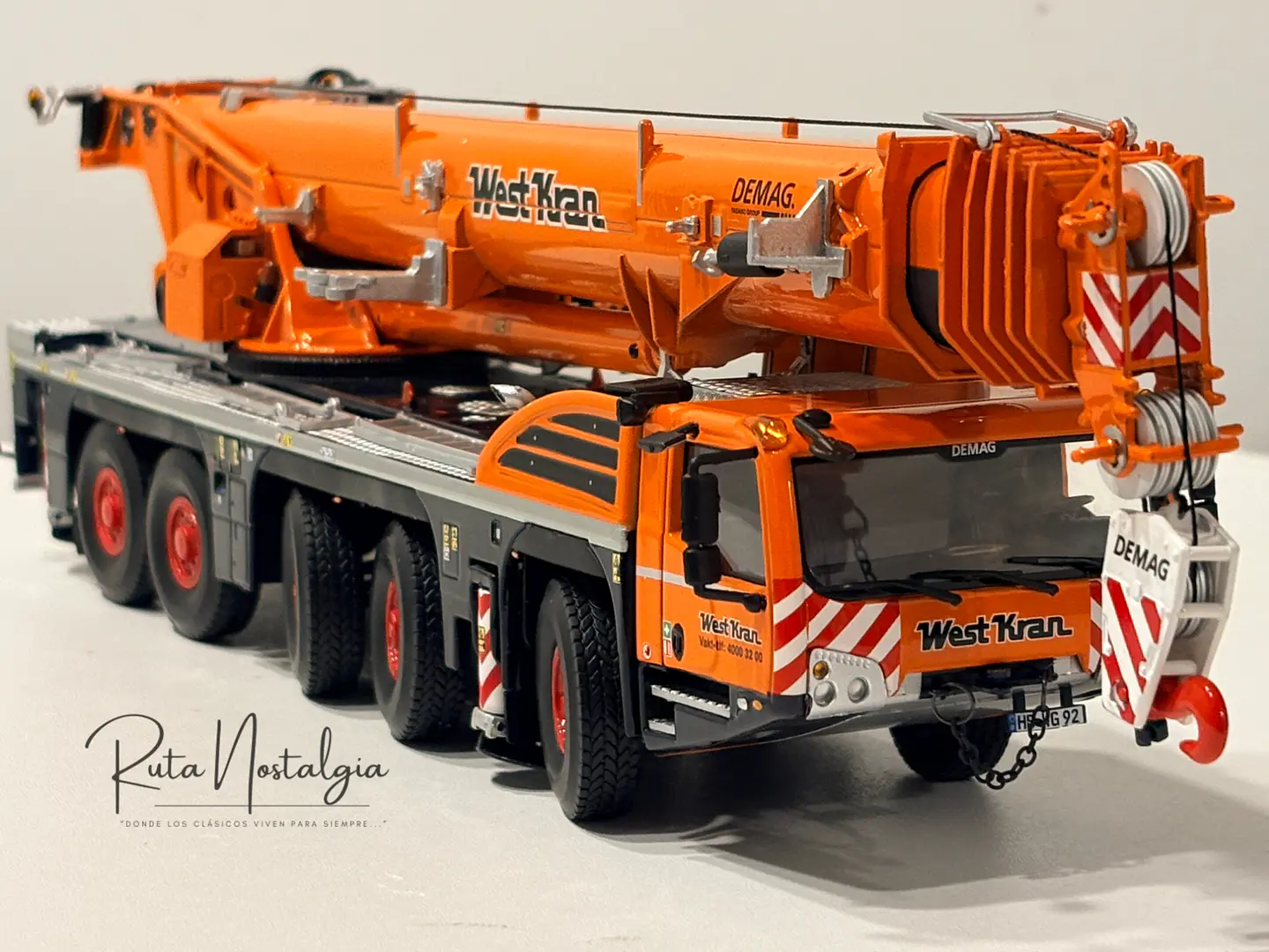 Grúa móvil todo terreno Demag AC 250-5 Westkran | IMC models 32-0148, escala  1:50 | Grúa todo terreno de 250 toneladas de colección.  4