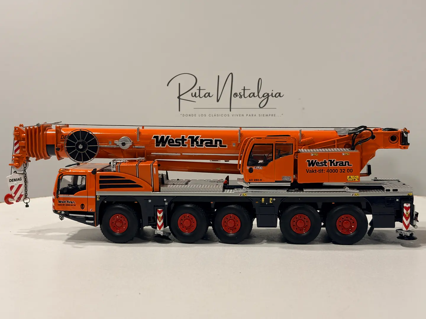 Grúa móvil todo terreno Demag AC 250-5 Westkran | IMC models 32-0148, escala  1:50 | Grúa todo terreno de 250 toneladas de colección.  8