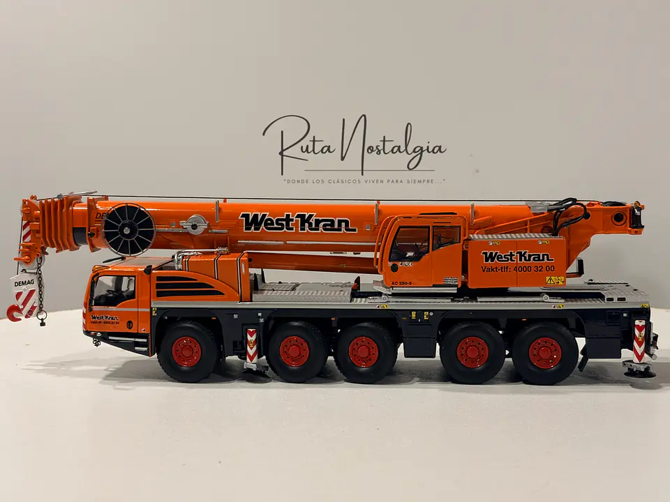 Grúa móvil todo terreno Demag AC 250-5 Westkran | IMC models 32-0148, escala  1:50 | Grúa todo terreno de 250 toneladas de colección.  8