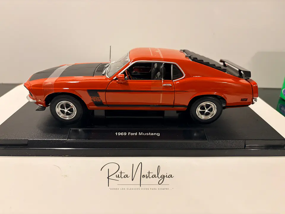 Auto Ford Mustang Boss 302 1969 Welly 1:18 | Muscle Car Clásico de Colección en Chile 5