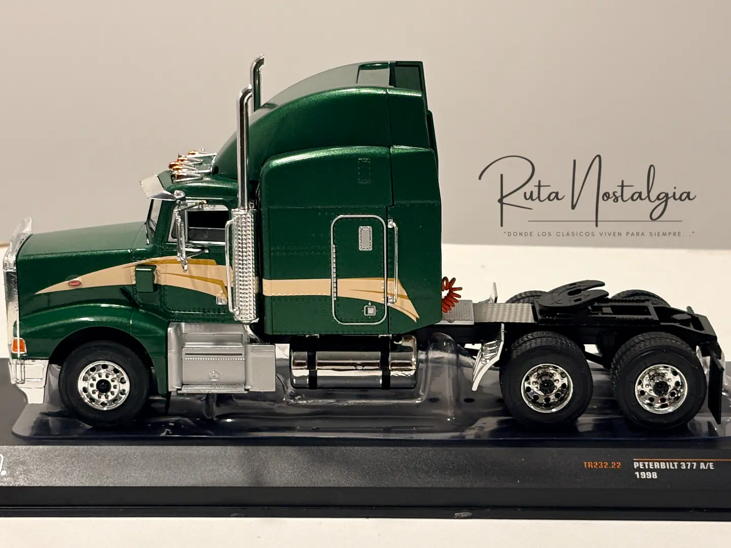 Camión Peterbilt 377 A/E 1998 IXO Models 1:43  4