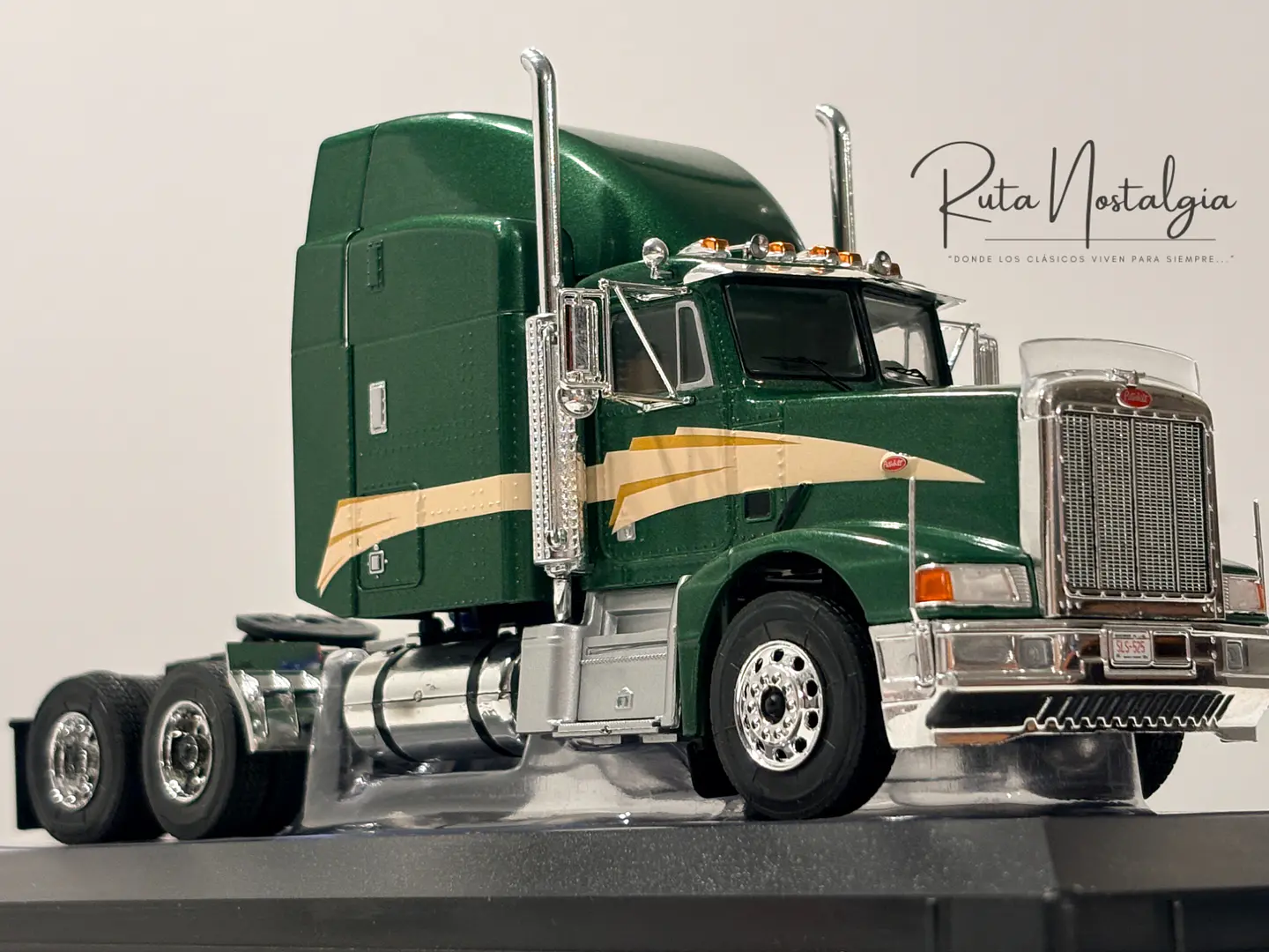 Camión Peterbilt 377 A/E 1998 IXO Models 1:43  3