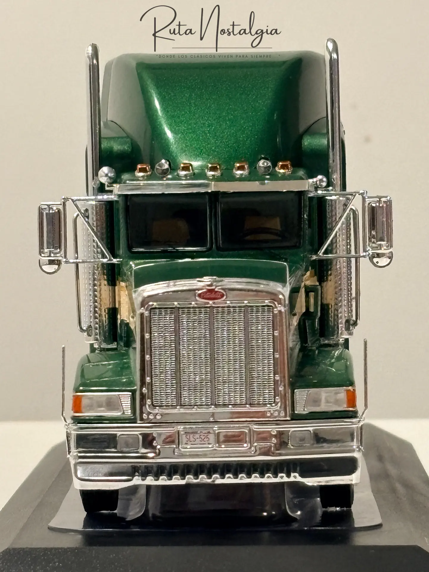 Camión Peterbilt 377 A/E 1998 IXO Models 1:43  2