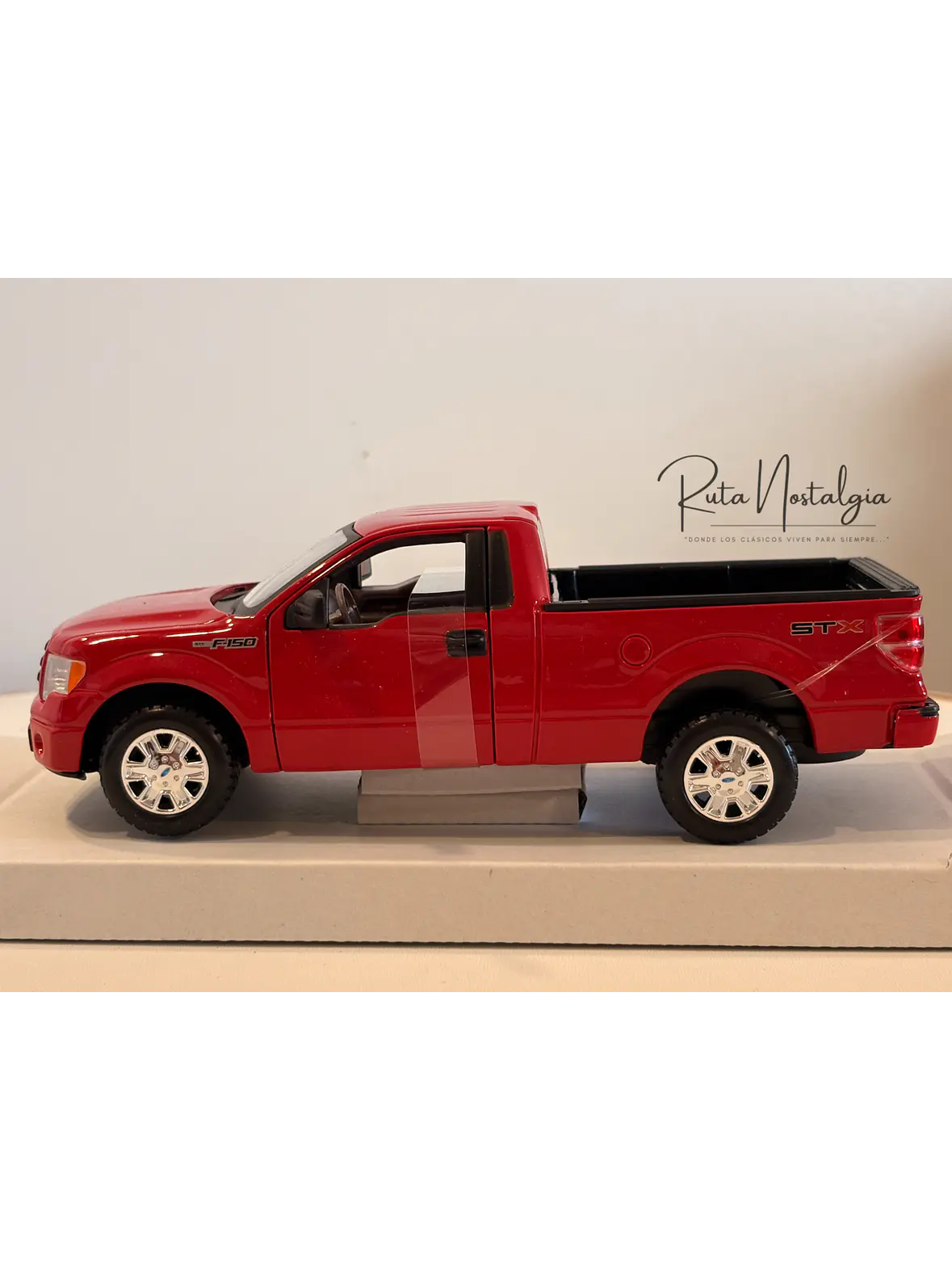Camioneta Ford F-150 STX 2010 Roja Maisto Special Edition 1:27 | Pick-up americana de colección en Chile 4