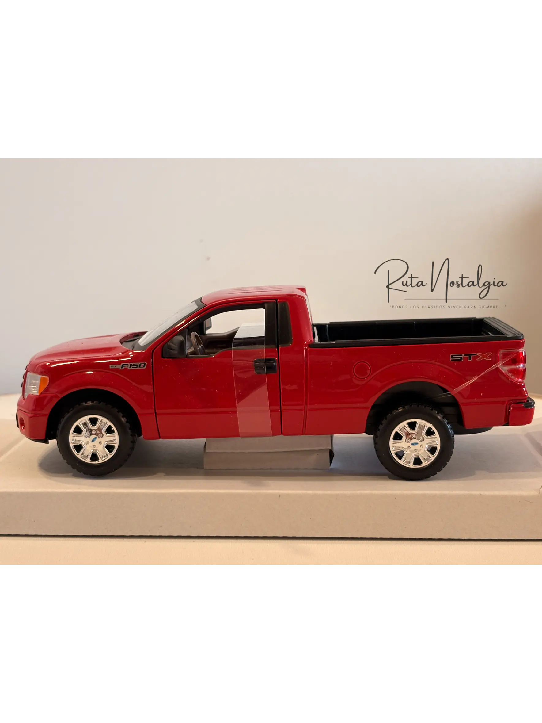 Camioneta Ford F-150 STX 2010 Roja Maisto Special Edition 1:27 | Pick-up americana de colección en Chile 4