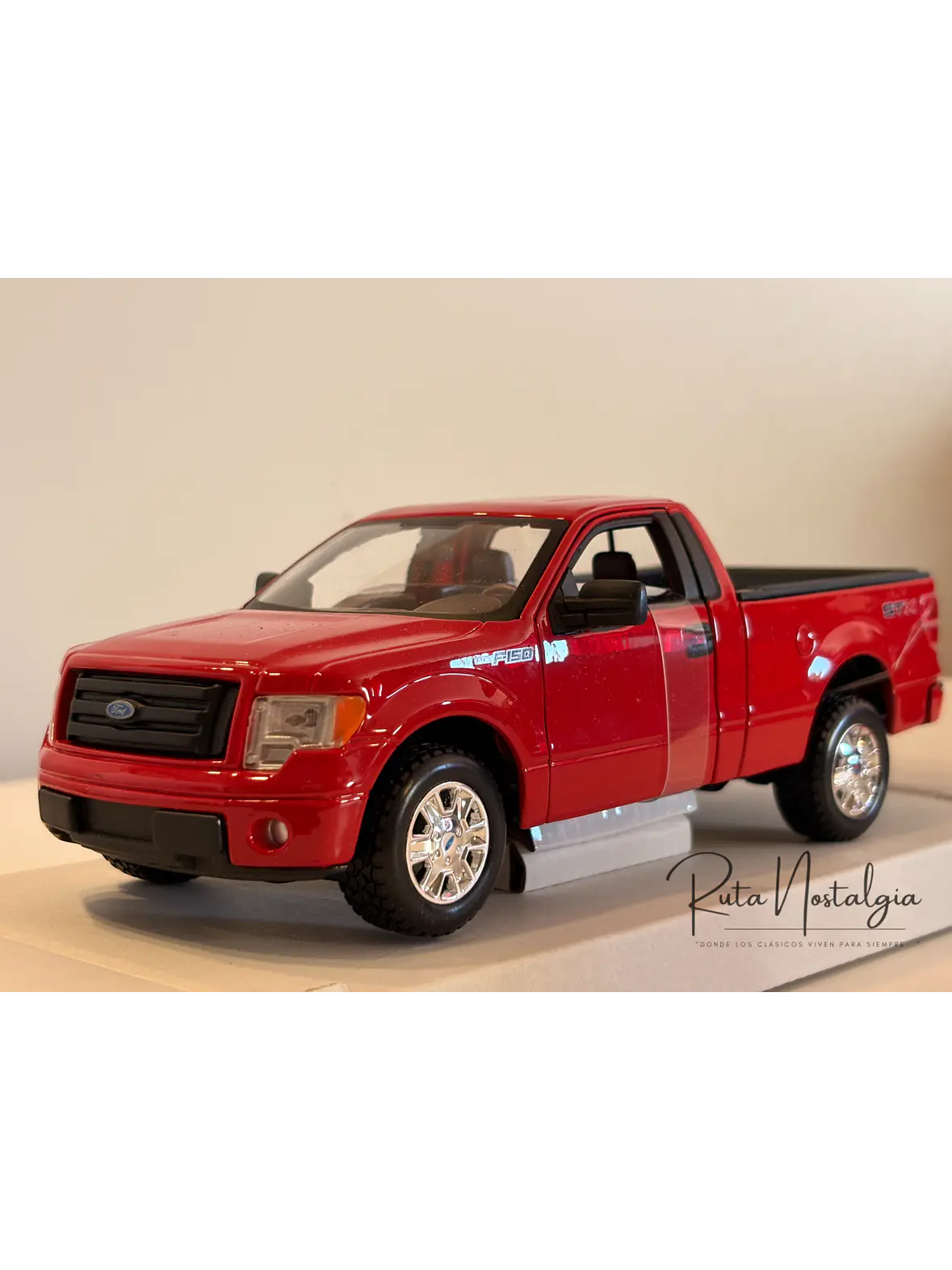 Camioneta Ford F-150 STX 2010 Roja Maisto Special Edition 1:27 | Pick-up americana de colección en Chile 3