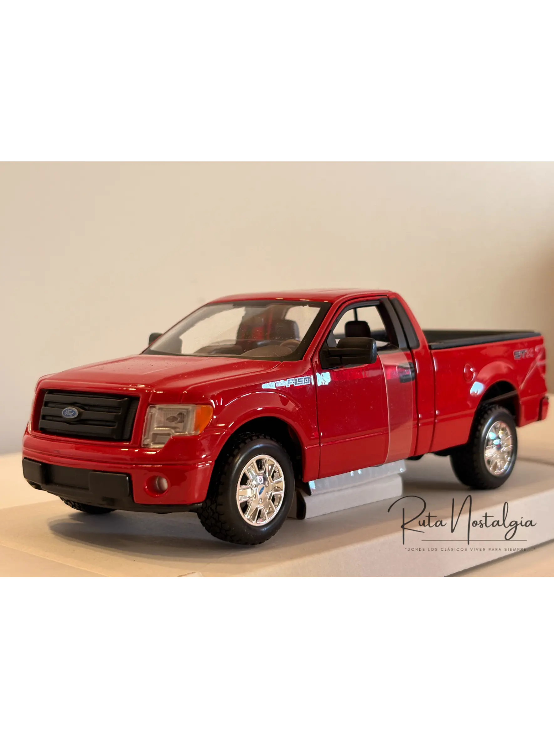 Camioneta Ford F-150 STX 2010 Roja Maisto Special Edition 1:27 | Pick-up americana de colección en Chile 3
