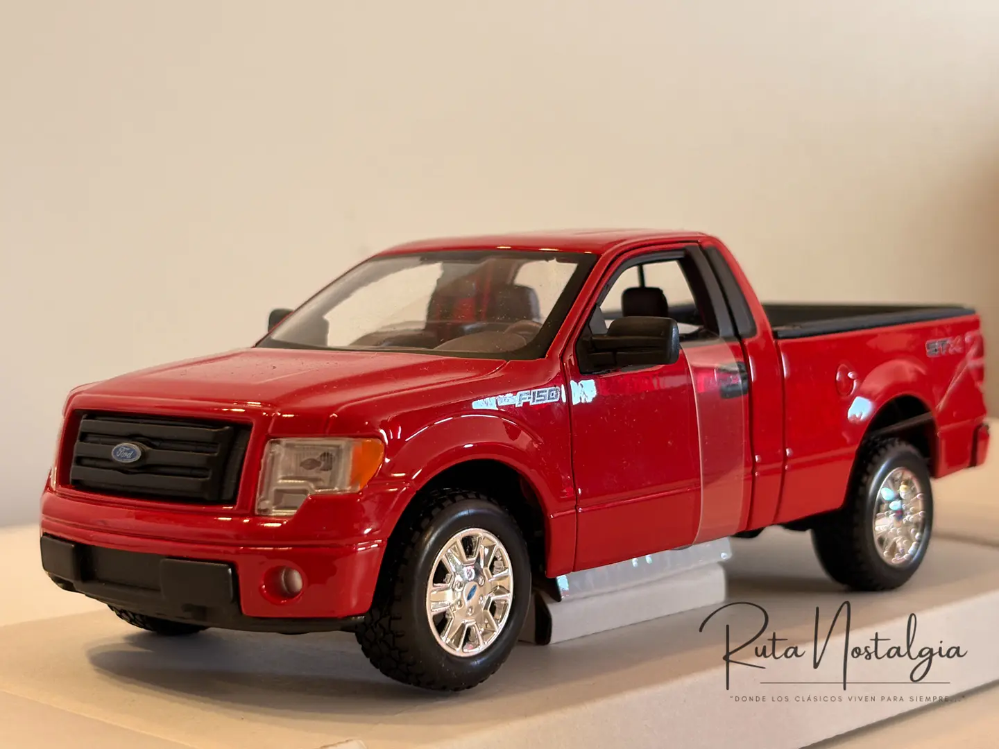 Camioneta Ford F-150 STX 2010 Roja Maisto Special Edition 3
