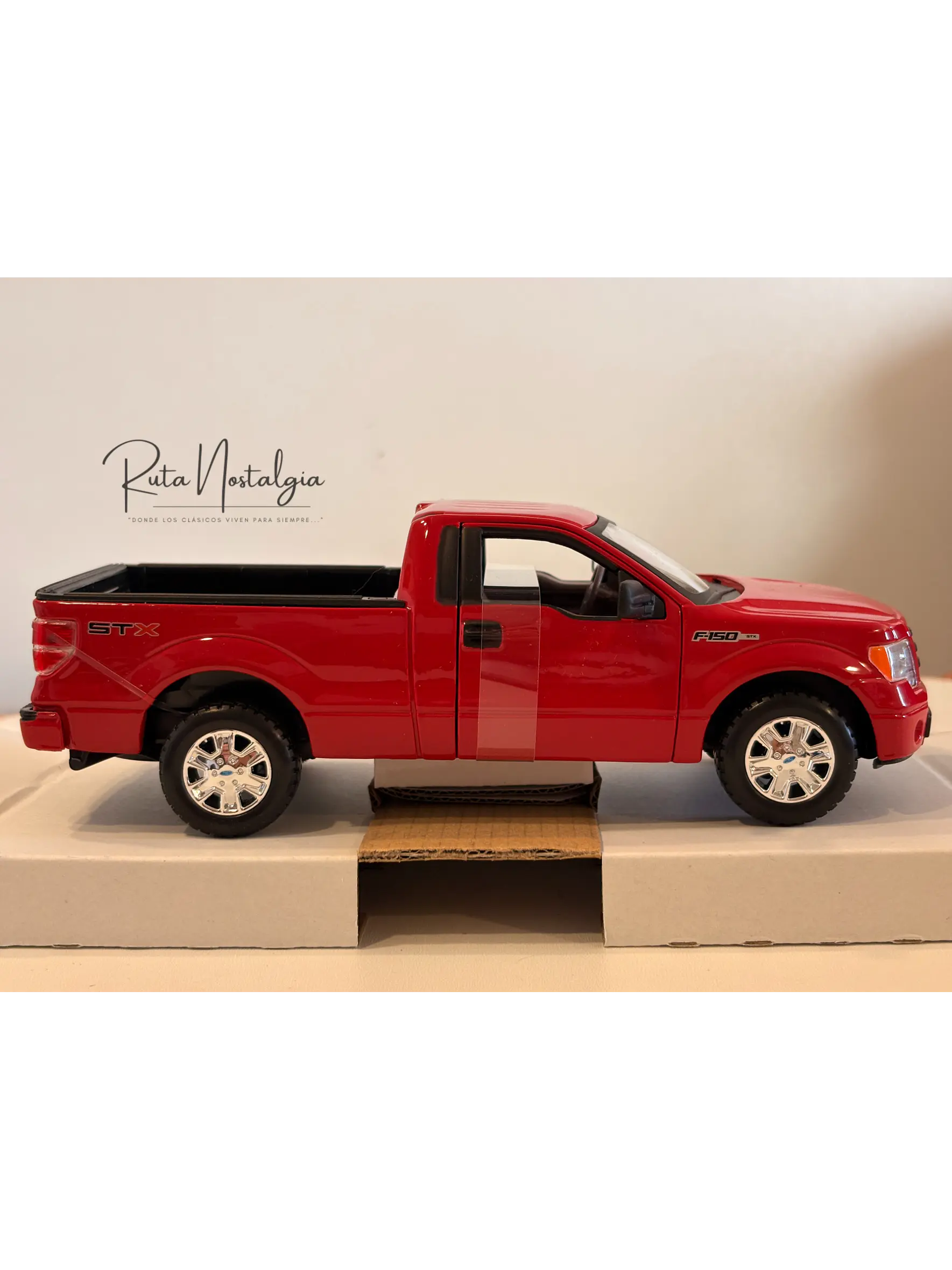 Camioneta Ford F-150 STX 2010 Roja Maisto Special Edition 1:27 | Pick-up americana de colección en Chile 7