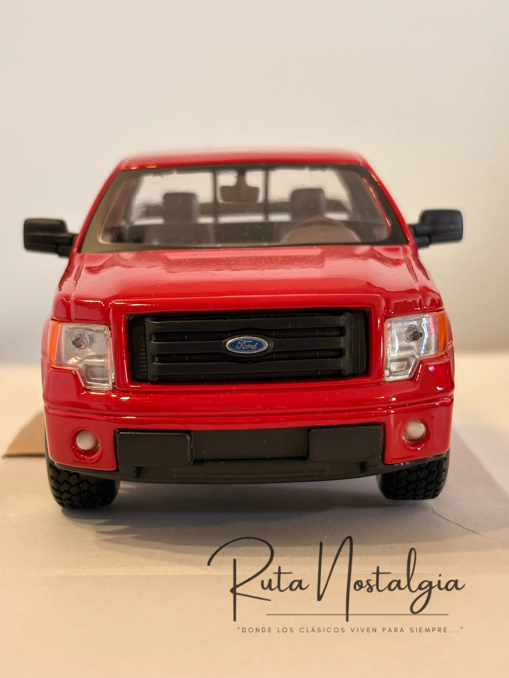 Camioneta Ford F-150 STX 2010 Roja Maisto Special Edition 1:27 | Pick-up americana de colección en Chile 2