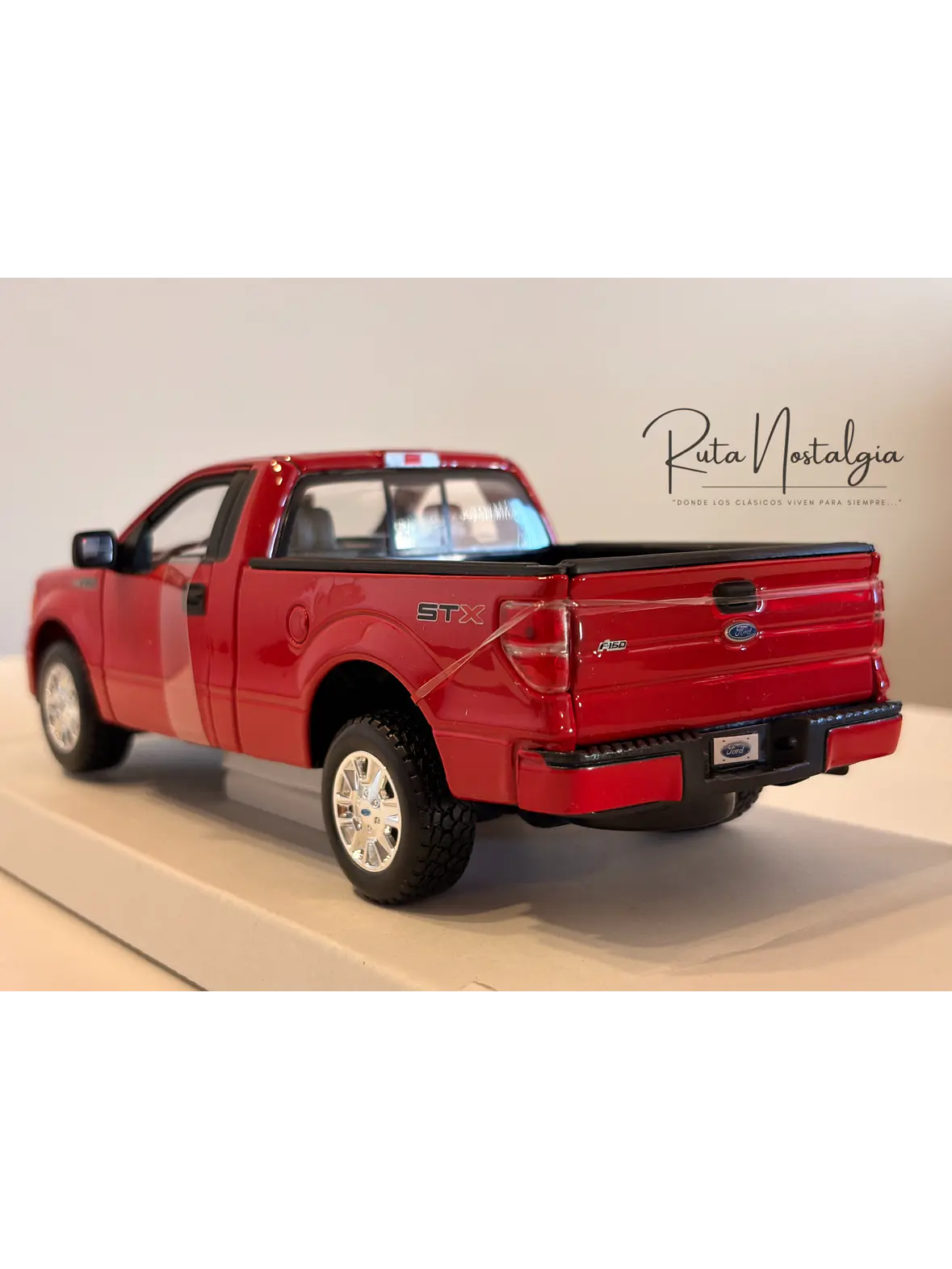 Camioneta Ford F-150 STX 2010 Roja Maisto Special Edition 1:27 | Pick-up americana de colección en Chile 5