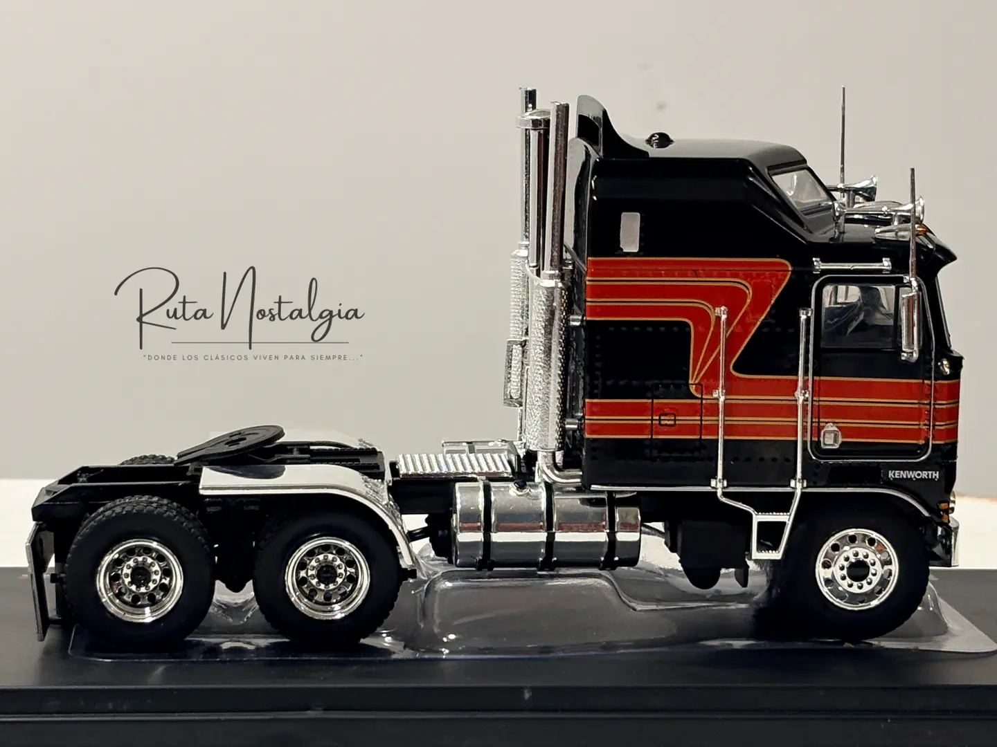Kenworth K100 Aerodyne 1976 IXO Models 1:43  7