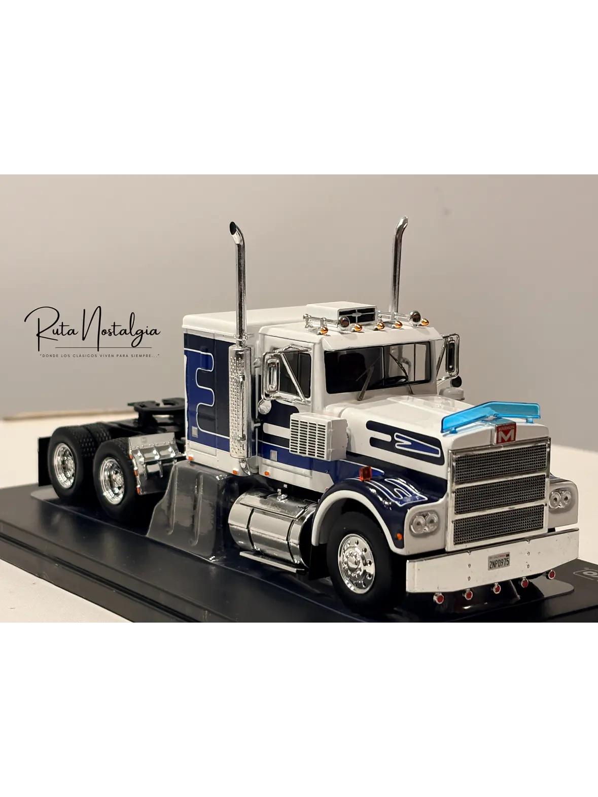 Camión Marmon CHDT 1980 – Ixo Models 1:43 – Leyenda “Rolls-Royce” del Transporte 1