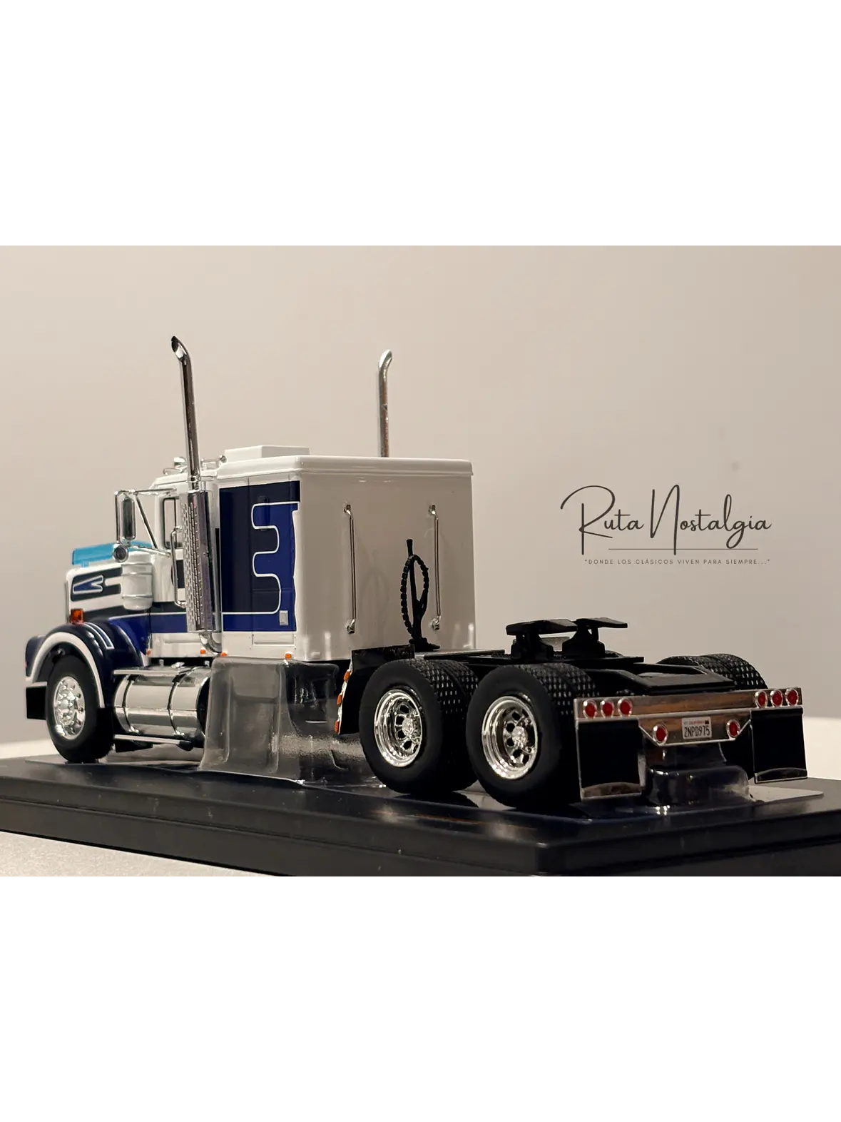 Camión Marmon CHDT 1980 – Ixo Models 1:43 – Leyenda “Rolls-Royce” del Transporte 5