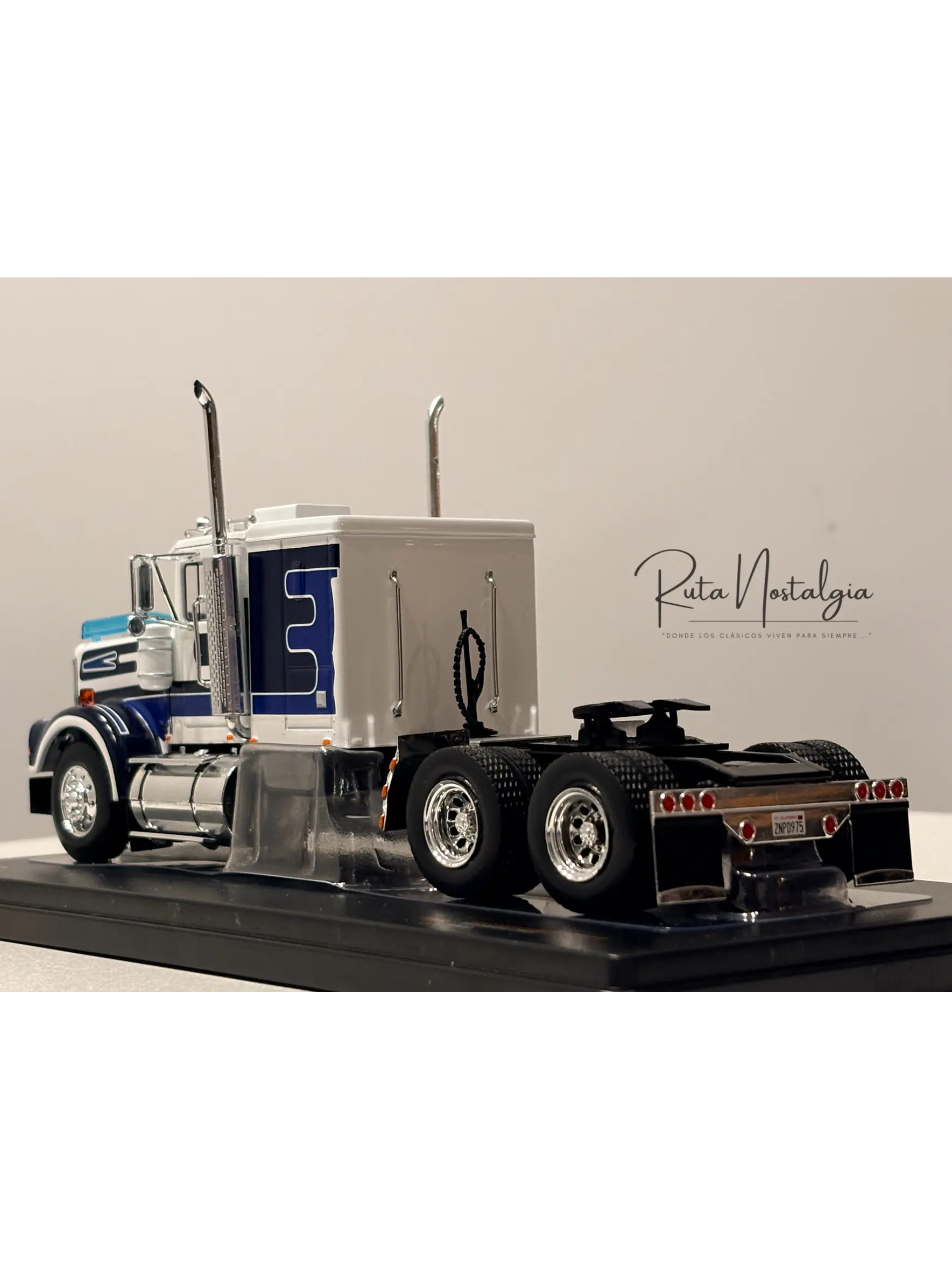 Camión Marmon CHDT 1980 – Ixo Models 1:43 – Leyenda “Rolls-Royce” del Transporte 5