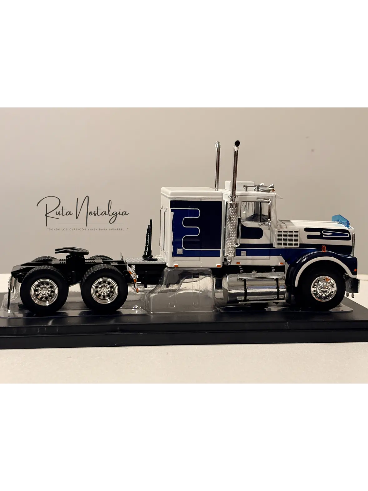 Camión Marmon CHDT 1980 – Ixo Models 1:43 – Leyenda “Rolls-Royce” del Transporte 7