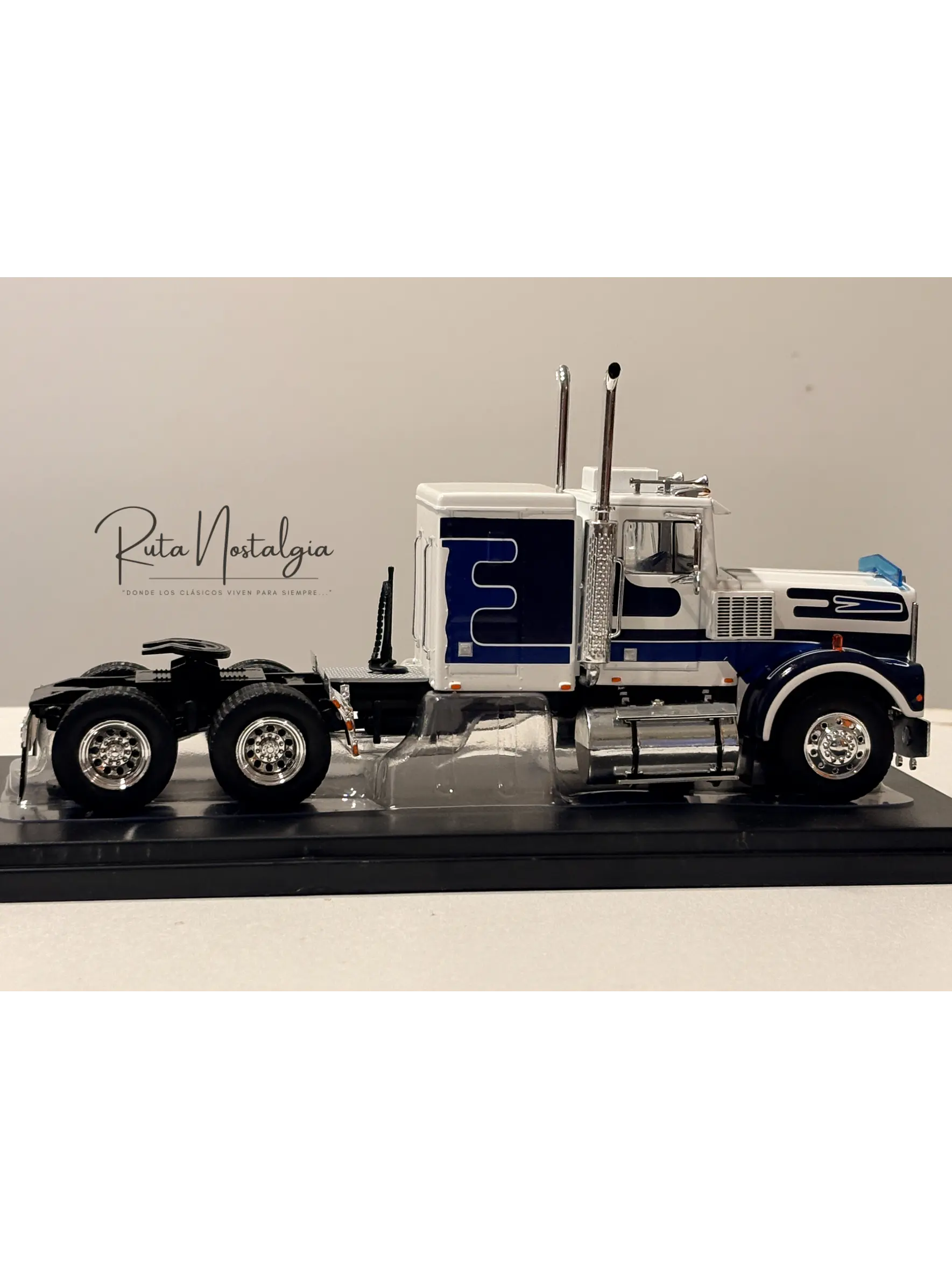 Camión Marmon CHDT 1980 – Ixo Models 1:43 – Leyenda “Rolls-Royce” del Transporte 7